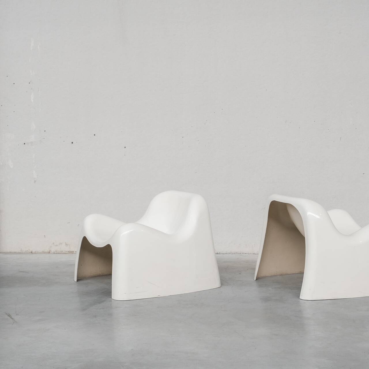 Paire de fauteuils « Toga » en fibre de verre « Space Age » par Sergio Mazza pour Artemide