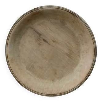 Round wooden dish