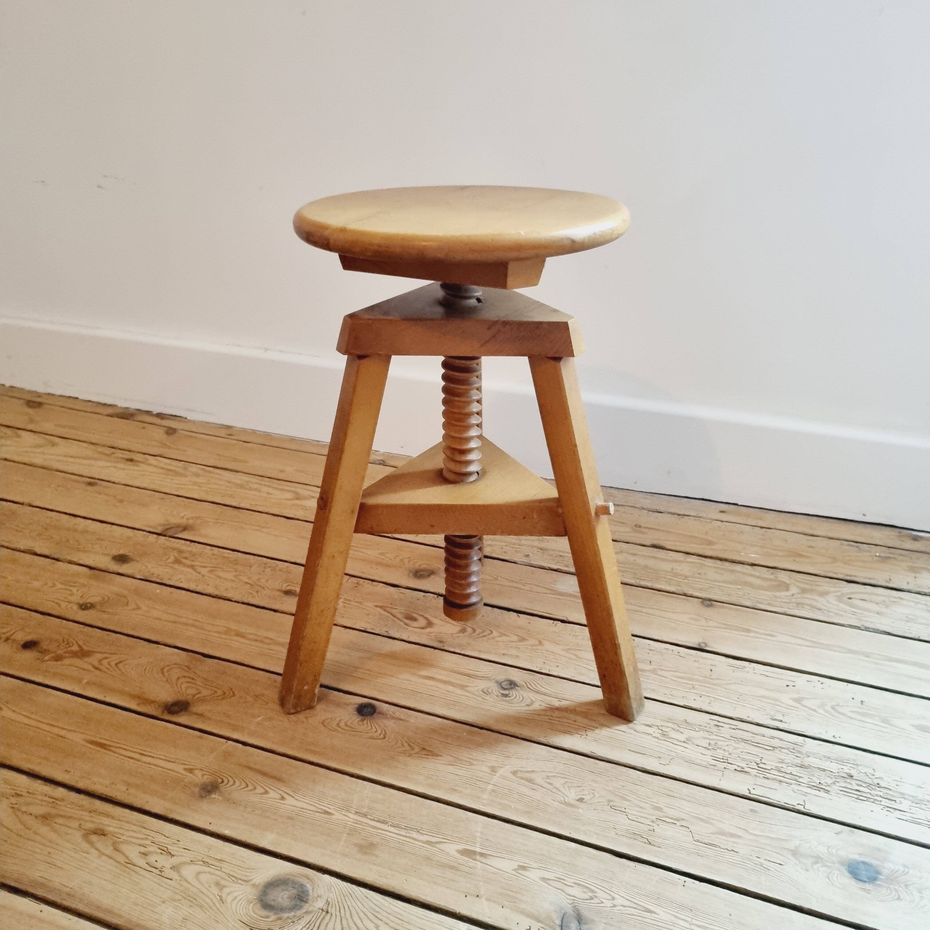 Adjustable piano stool