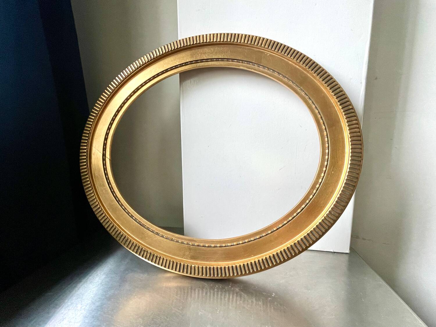 Large antique oval frame gilded wood 46  cm x 40 cm