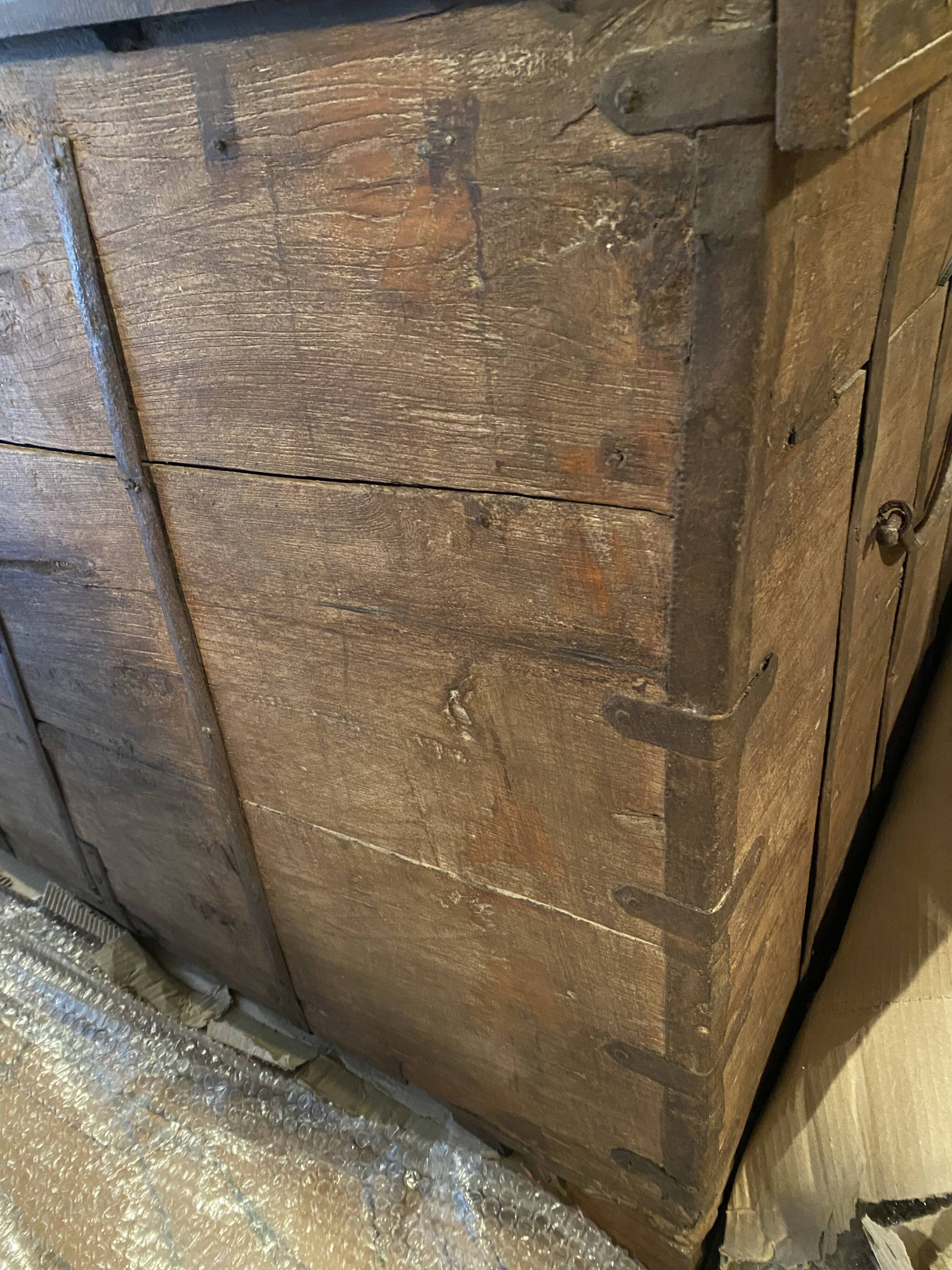 Indian chest in wood and green patinated metal