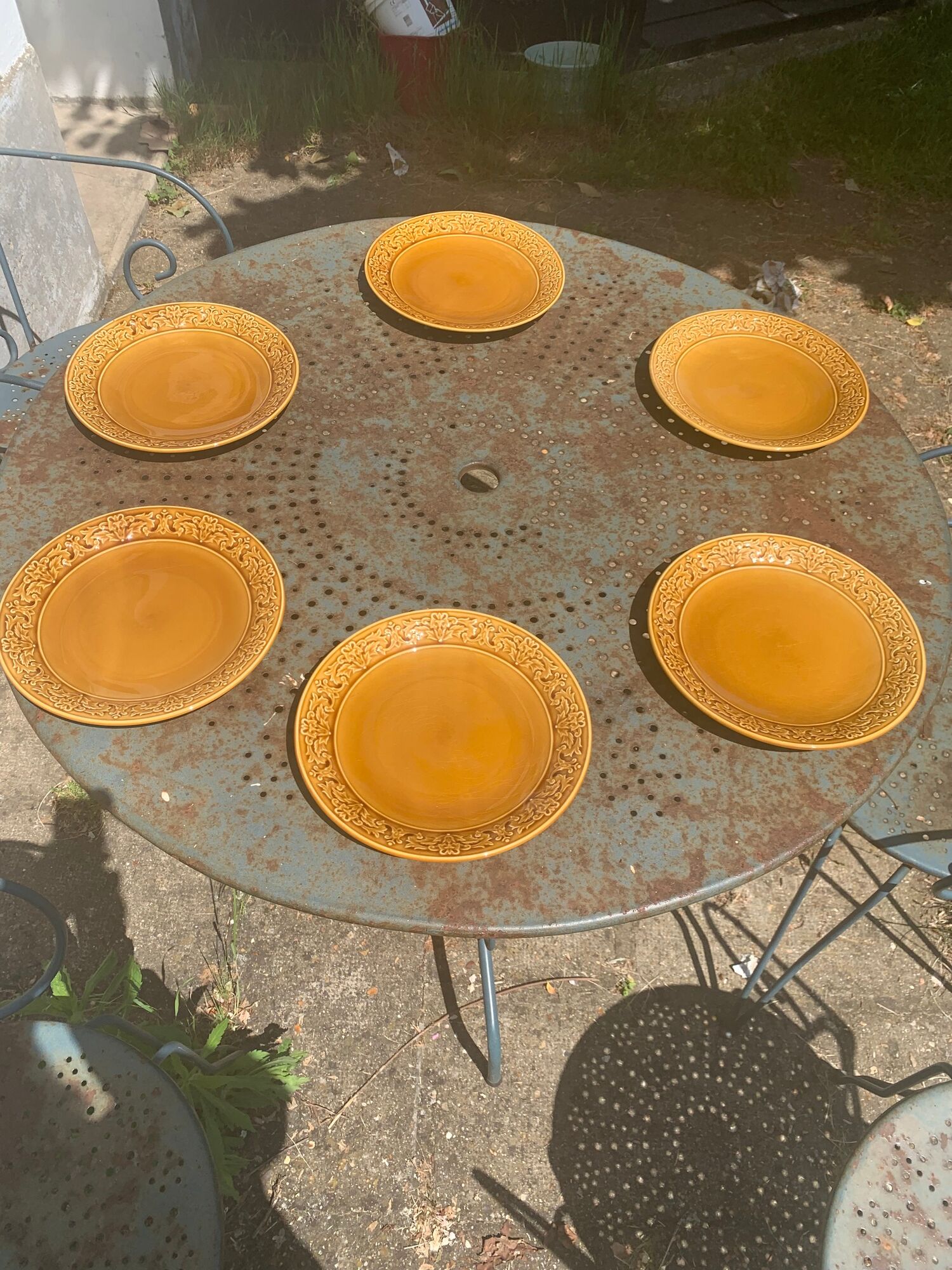 6 flat plates slip, enamelled ceramic ochre, mustard yellow, stamped Gien