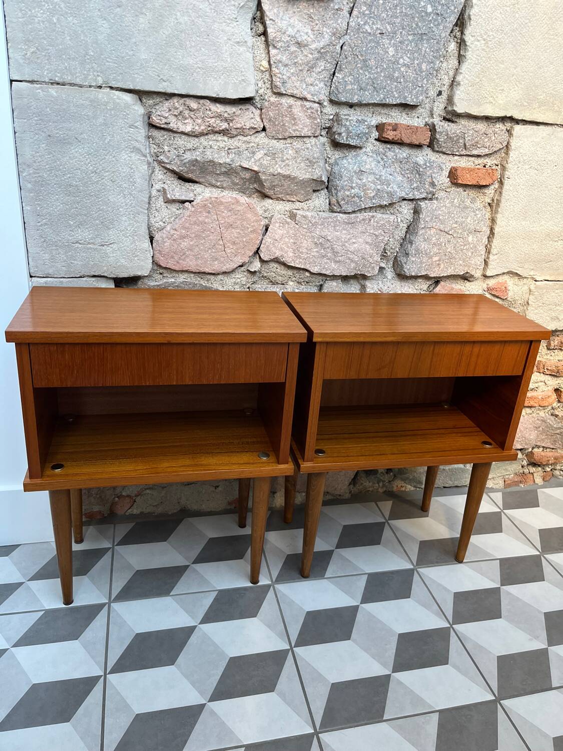 Pair of bedside tables with tapered legs, 1960s/70s