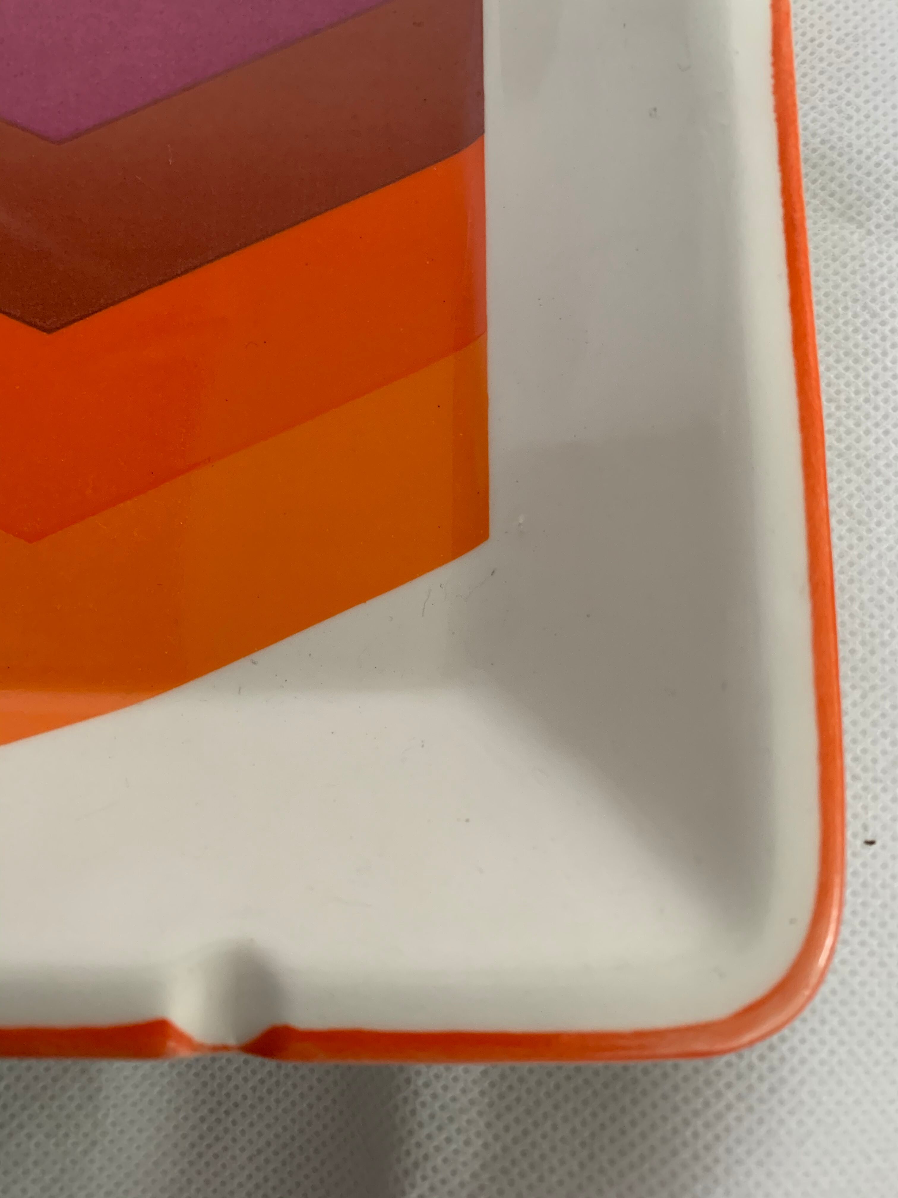 Lot of 2 bowls and 4 dishes or plates Gien model arrows 1970