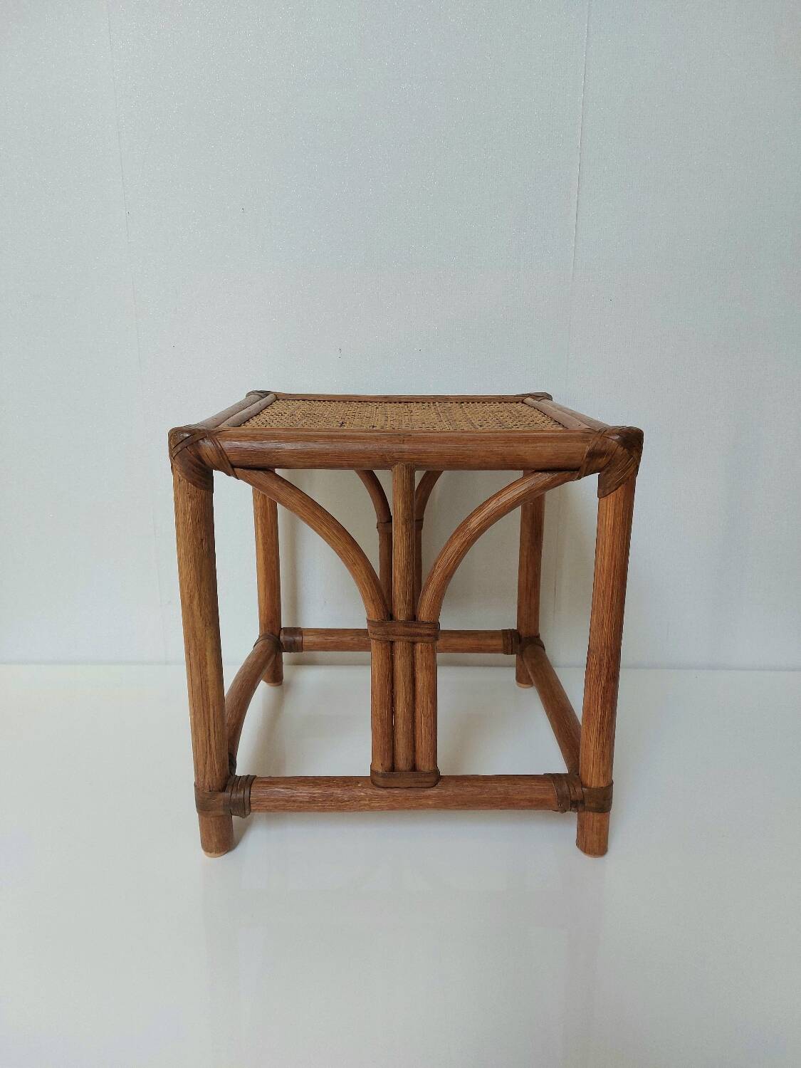 Table d'appoint rotin cannage