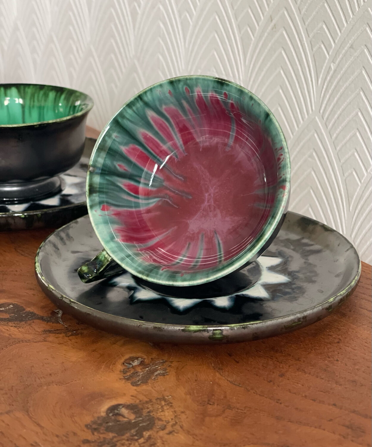 6 tasses en faïence de Quimper.