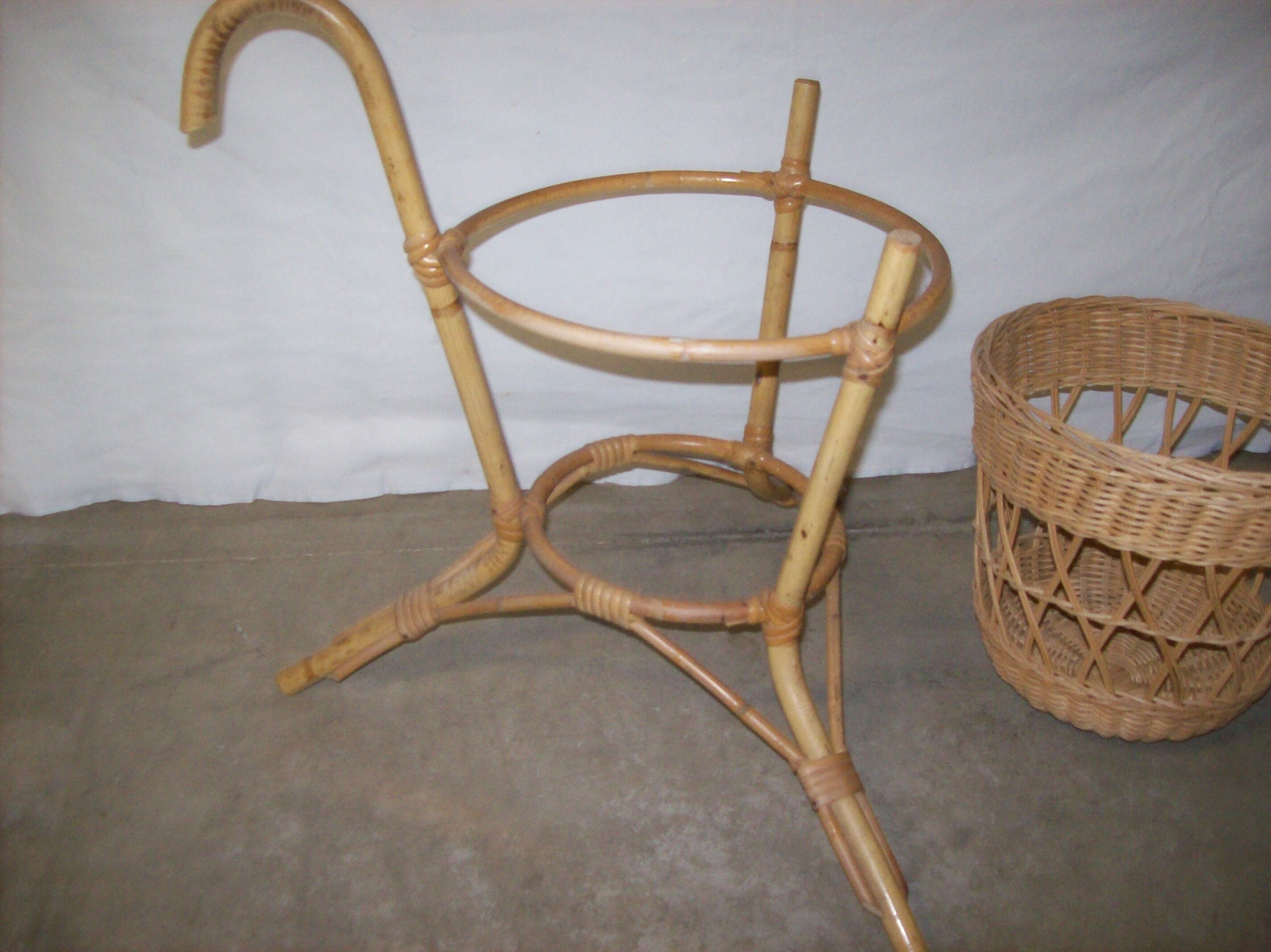 Door plant in rattan and wicker