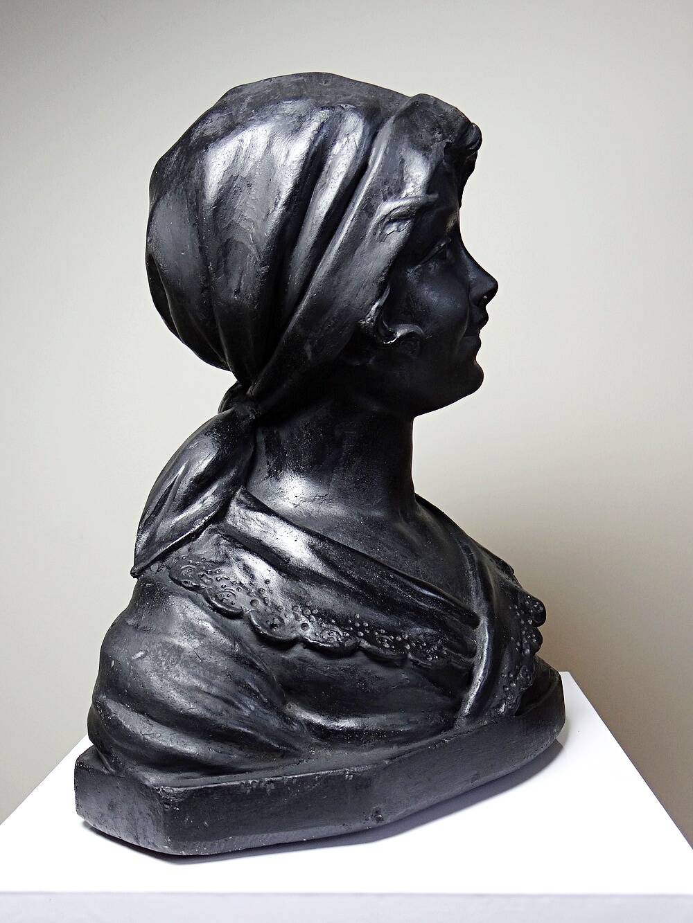 Plaster bust of a young woman 1900-1930 monochrome Citti & Frère