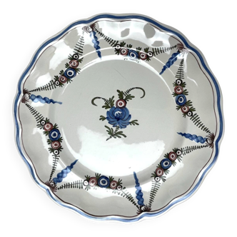 Antique Argonne faience plate with garland decoration, late 19th century.