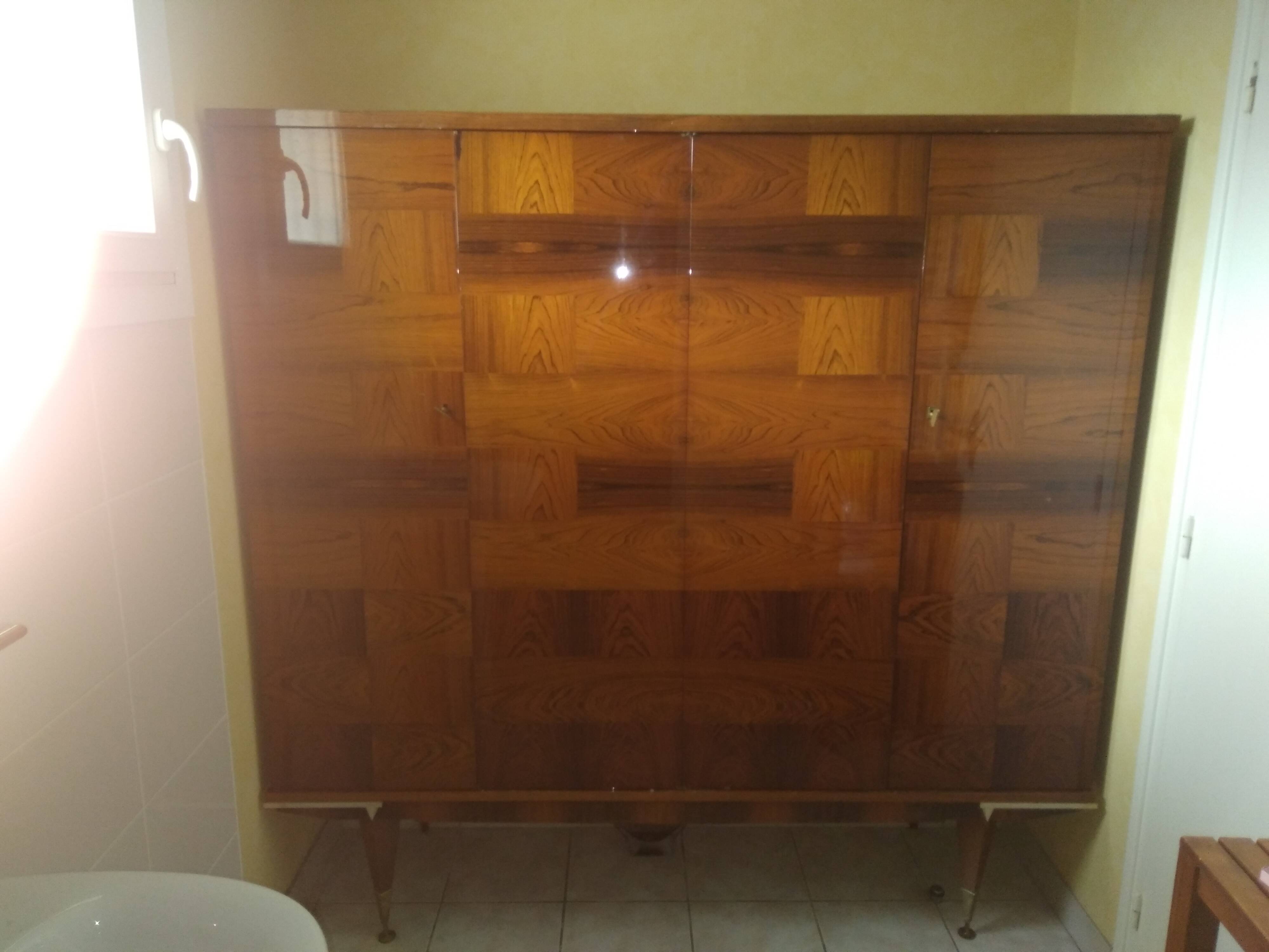 Armoire en bois palissandre laquée marqueterie