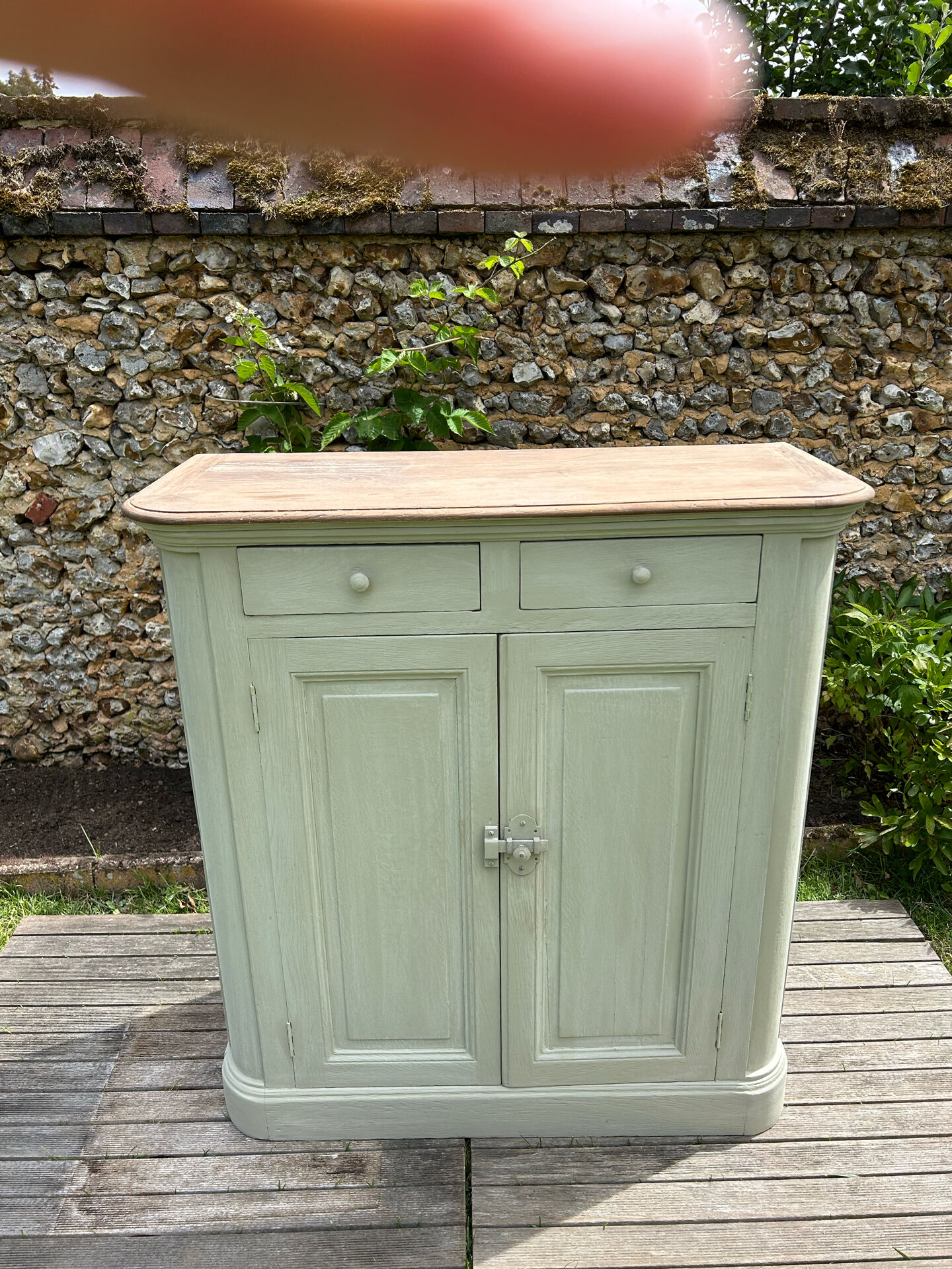 Buffet d’office sur plinthe en chêne gris mastic