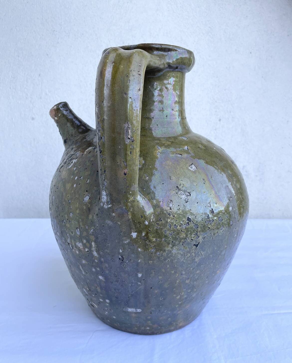 Ancient oil jar in glazed terracotta, khaki green — Auvergne, Lezou