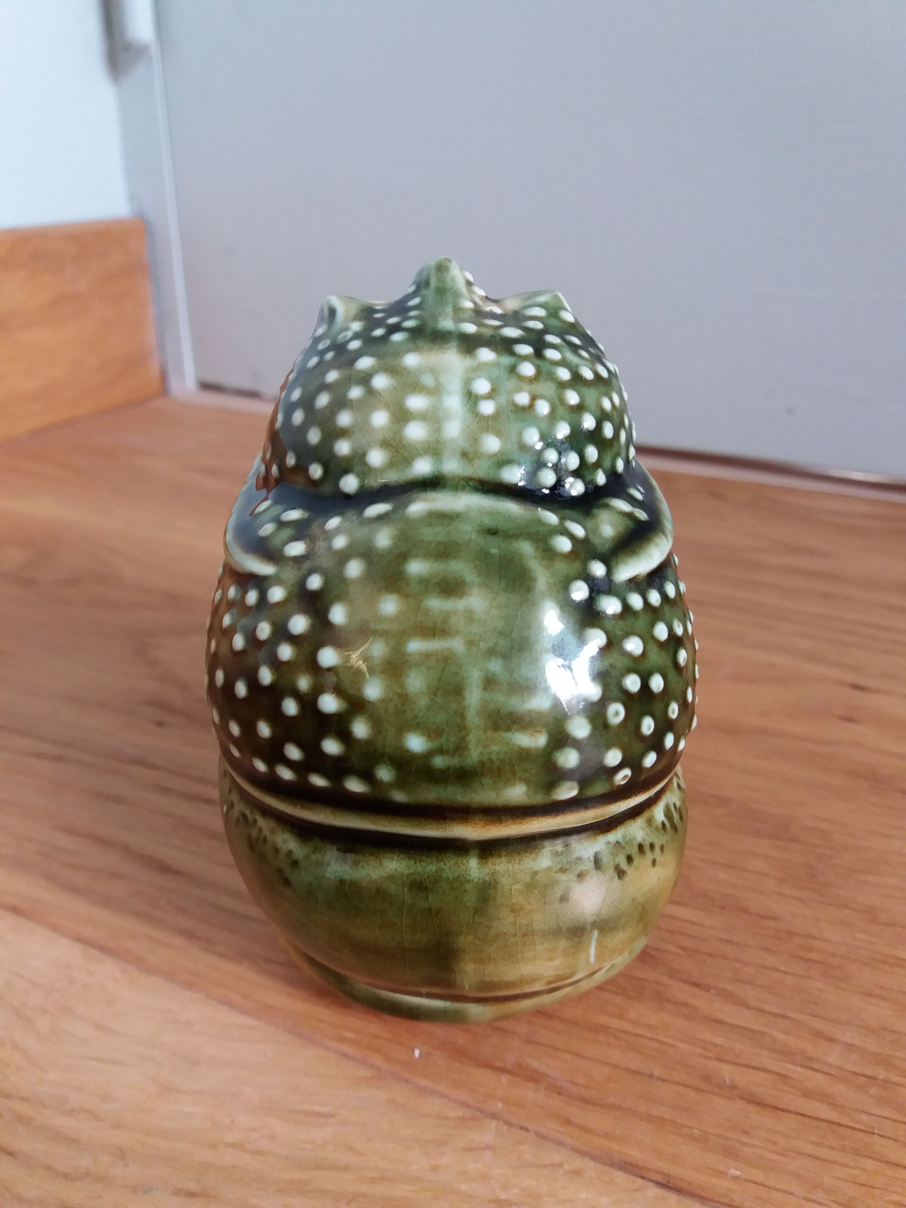 Zoomorphic ceramic shrimp or crayfish ashtray