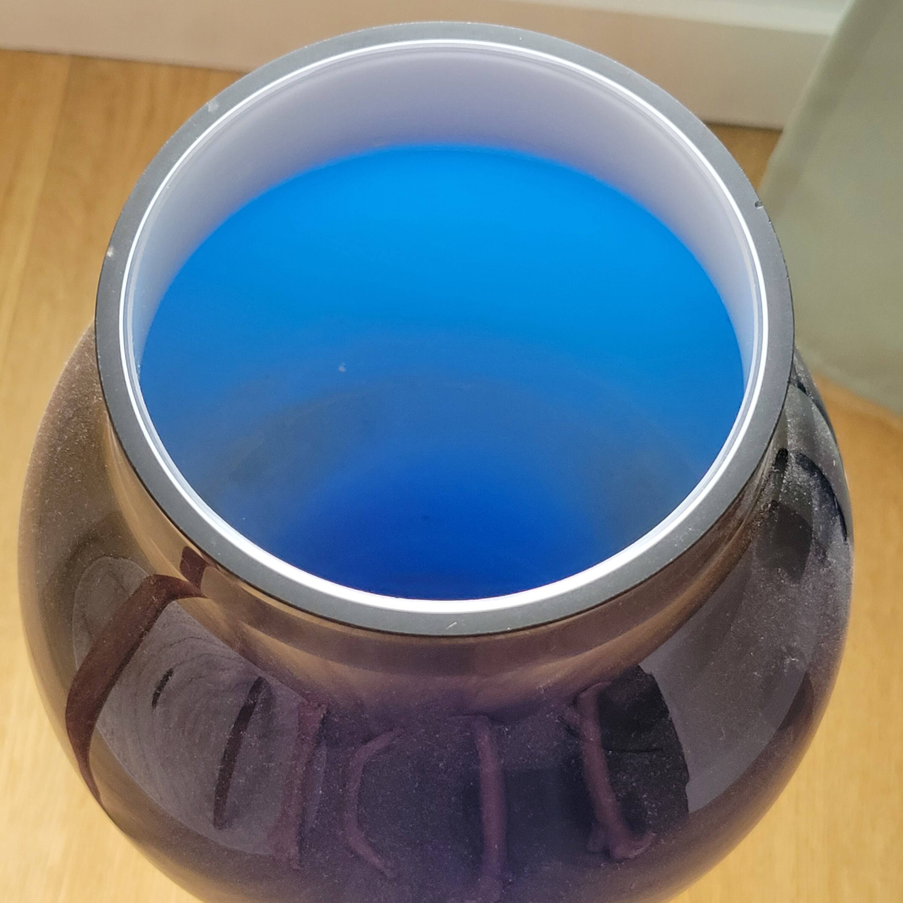 Imposing Midnight Blue Blown Glass Vase Design