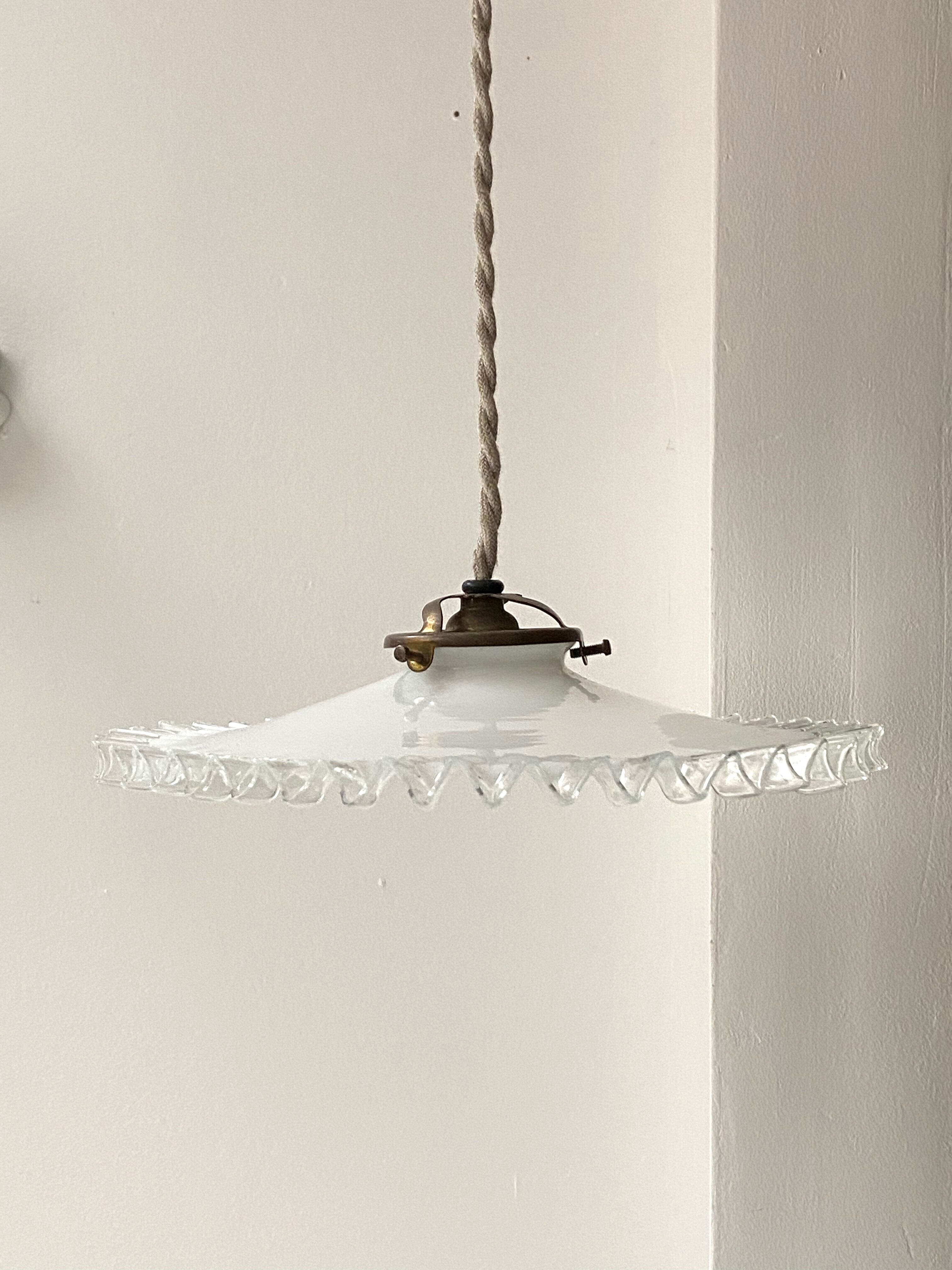 White opaline suspension