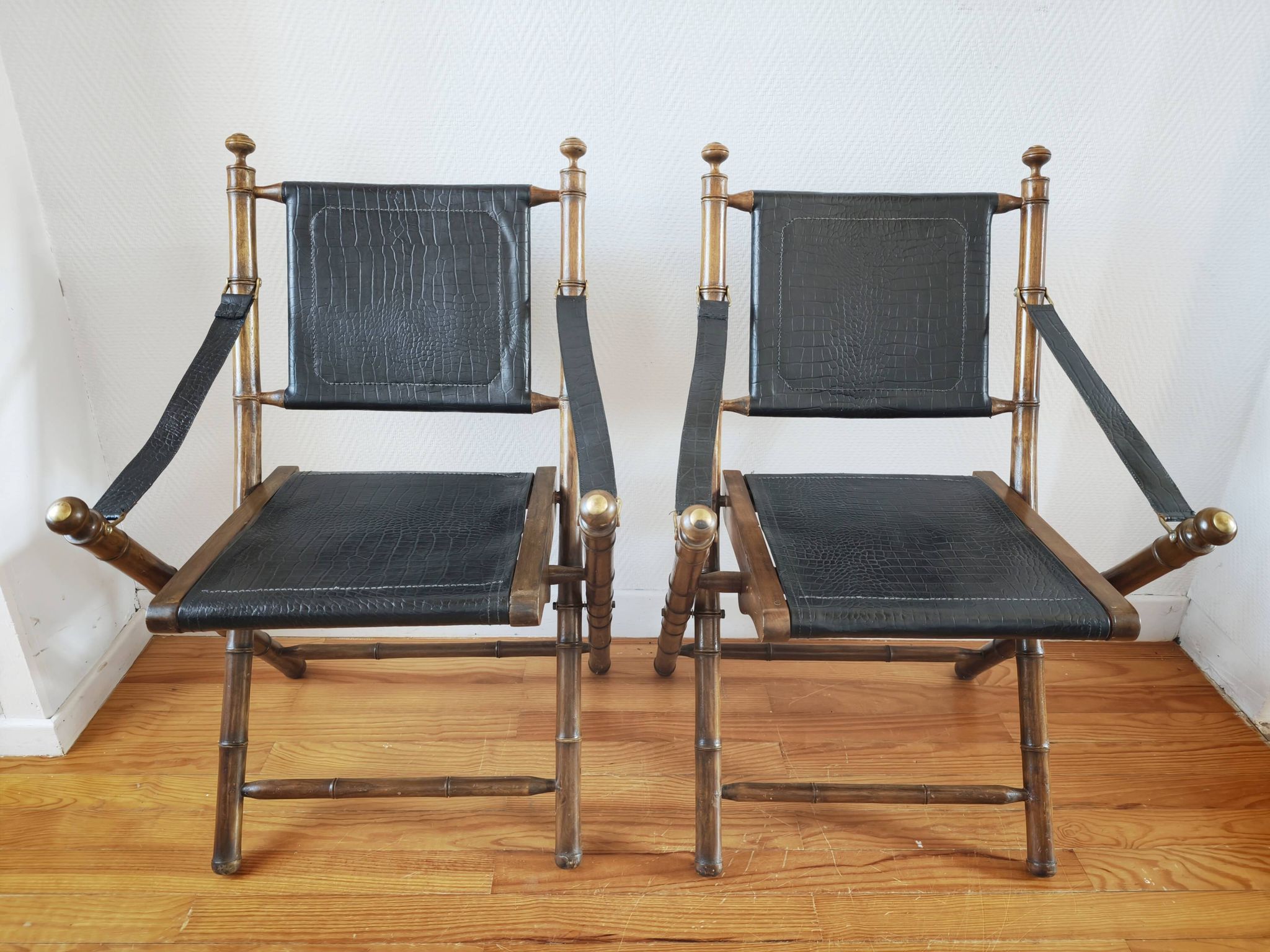 Paire de chaises pliantes safari  en cuir 1970-80