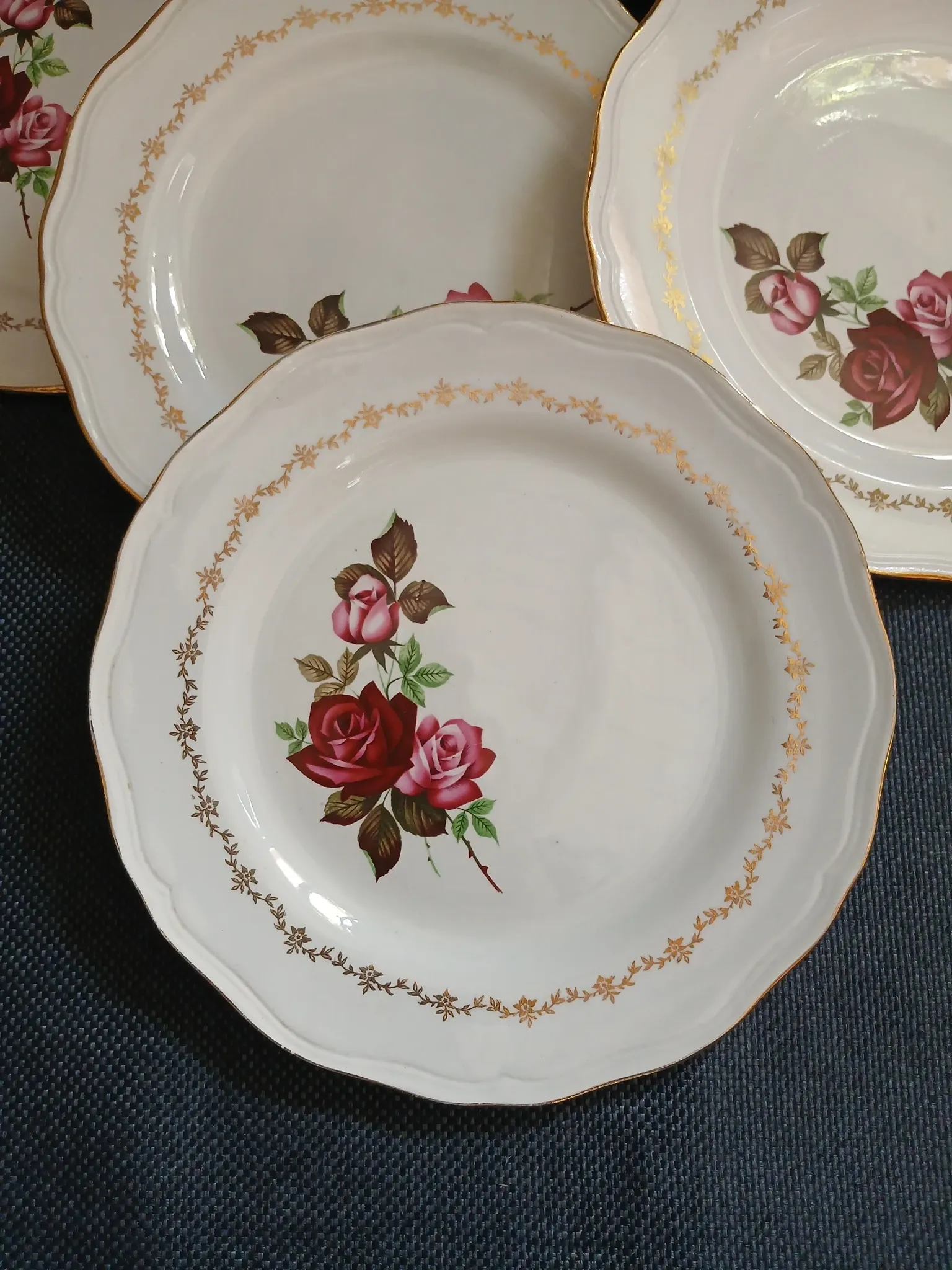 6 antique flat plates in porcelain