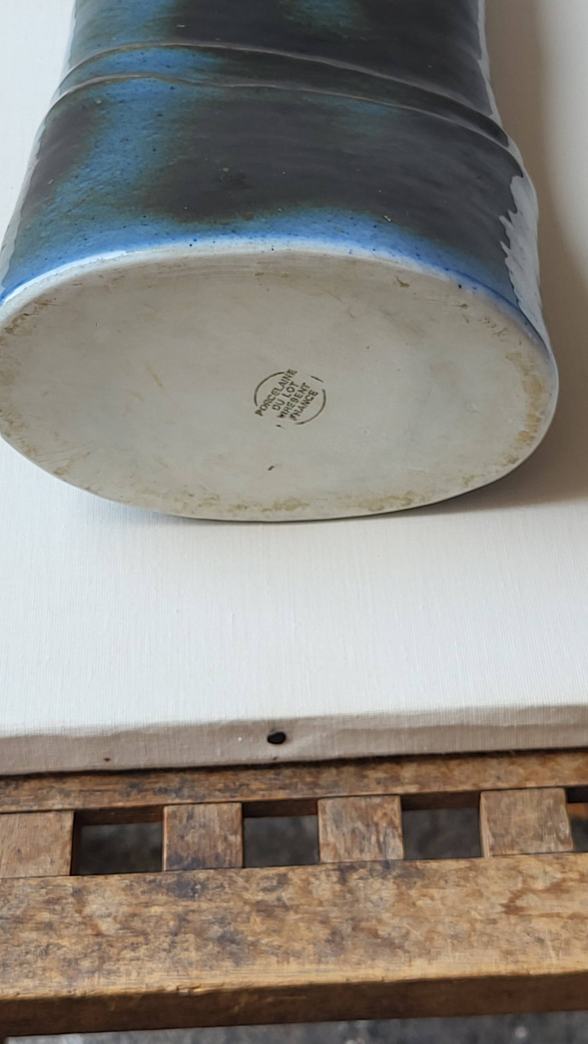 Virebent ceramic vase