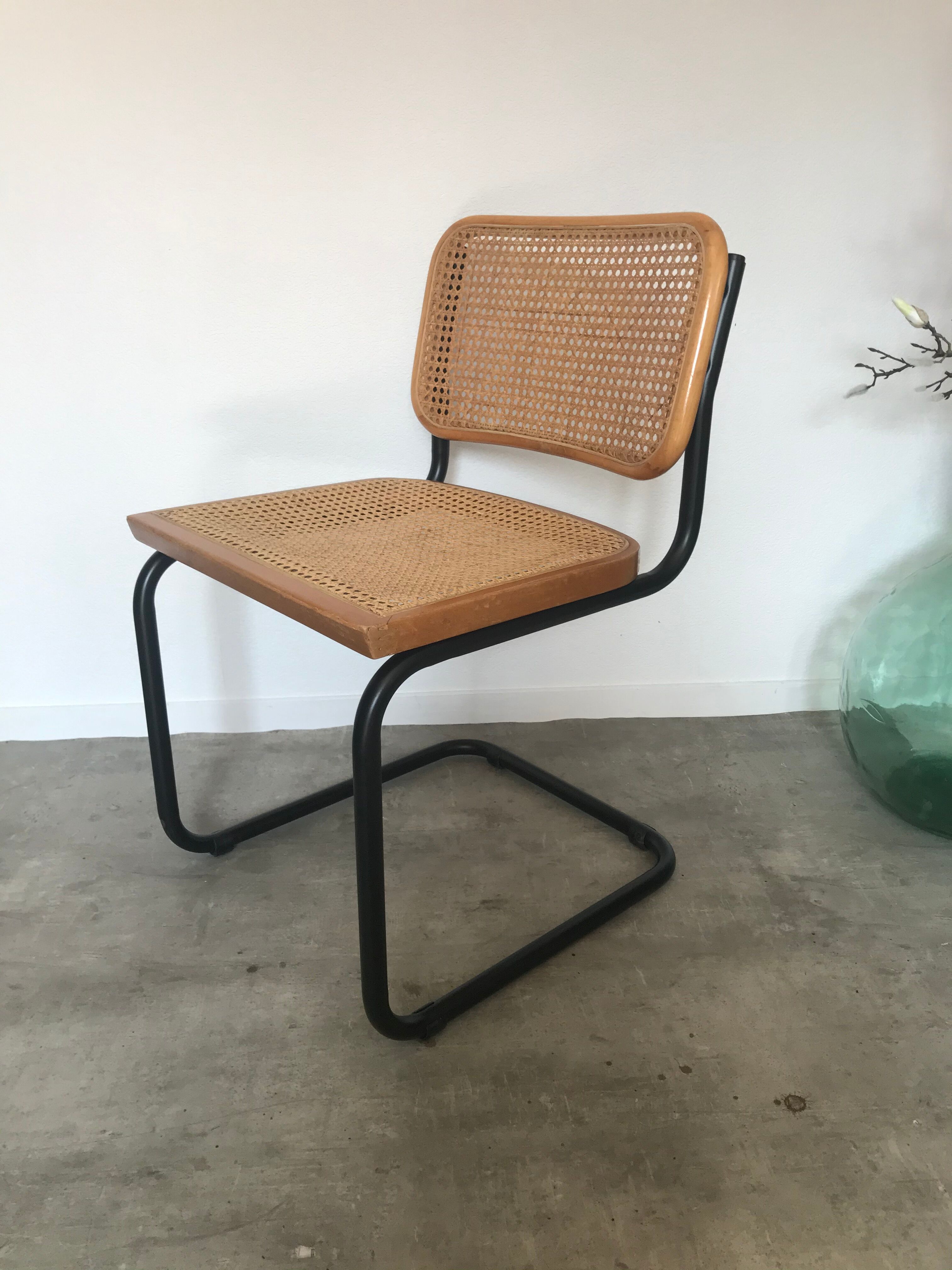 Chaise Breuer B32 noire hêtre