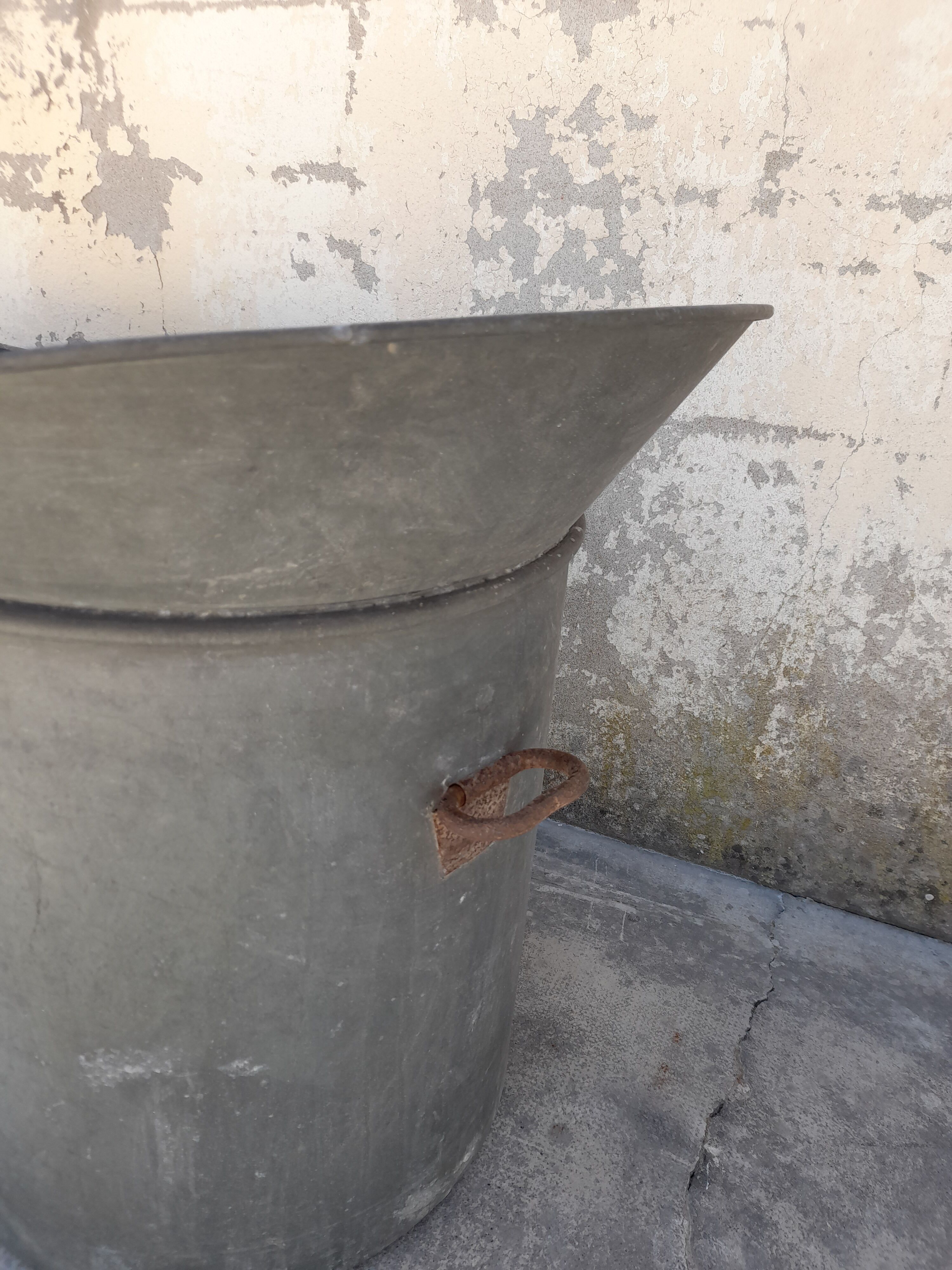 Ancient zinc bathtub 1900 -1m40