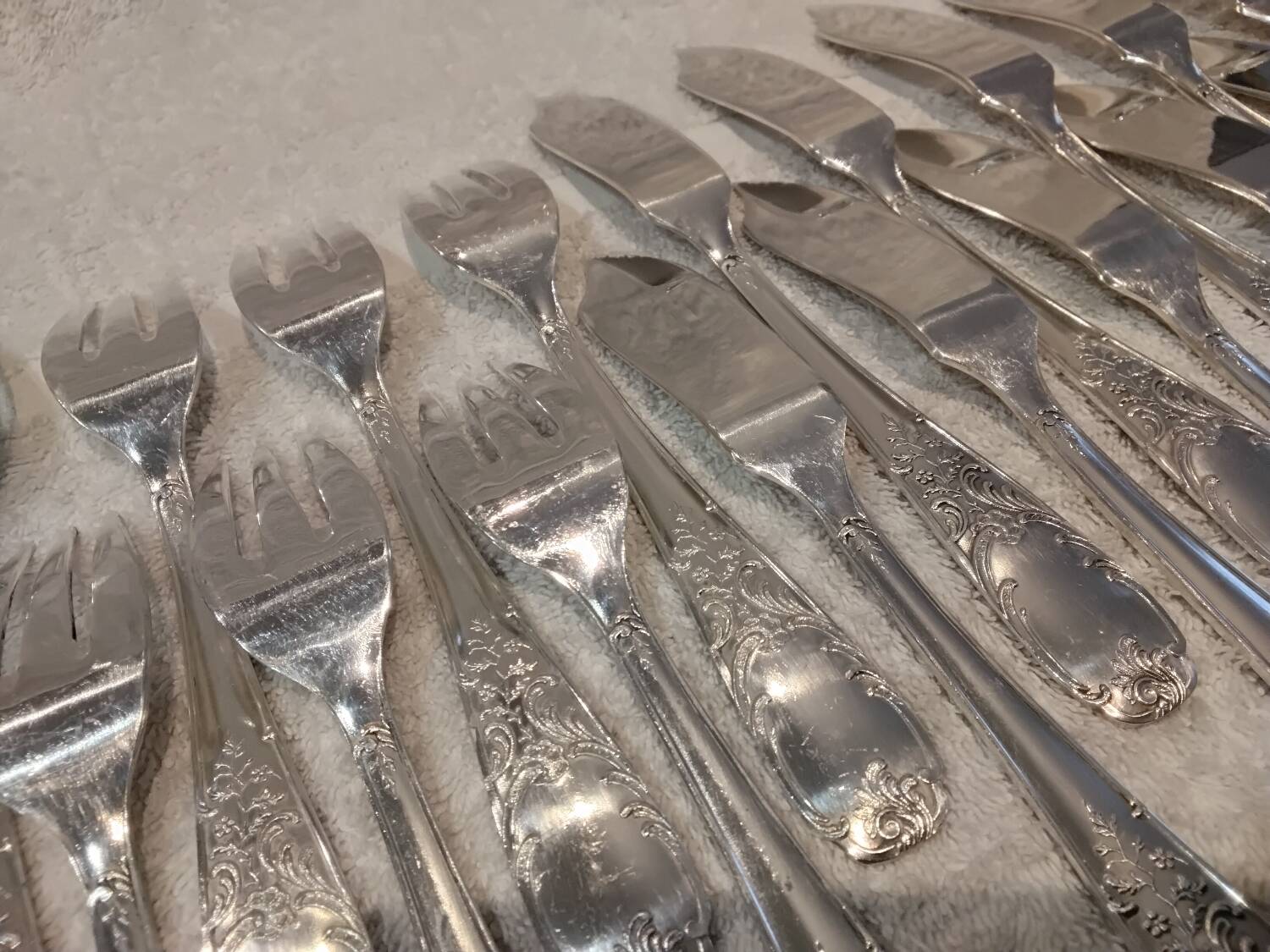 12 forks, 12 fish knives, silver-plated metal, rocaille pattern