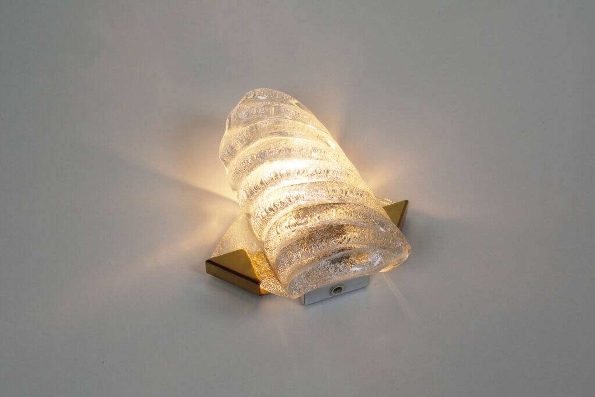Large pair of 1970s Murano glass and brass wall sconces by Hillebrand