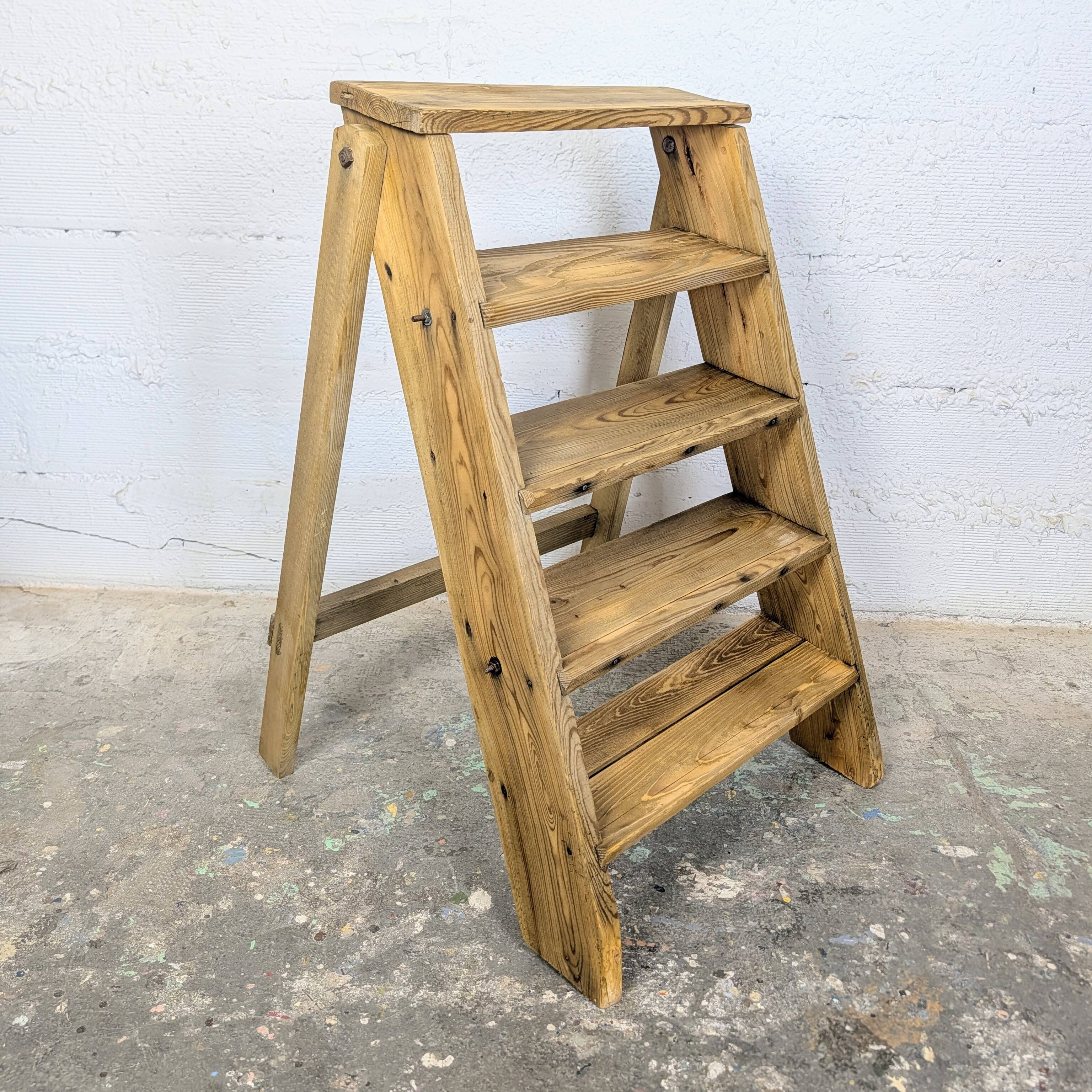 Escabeau vintage en bois massif