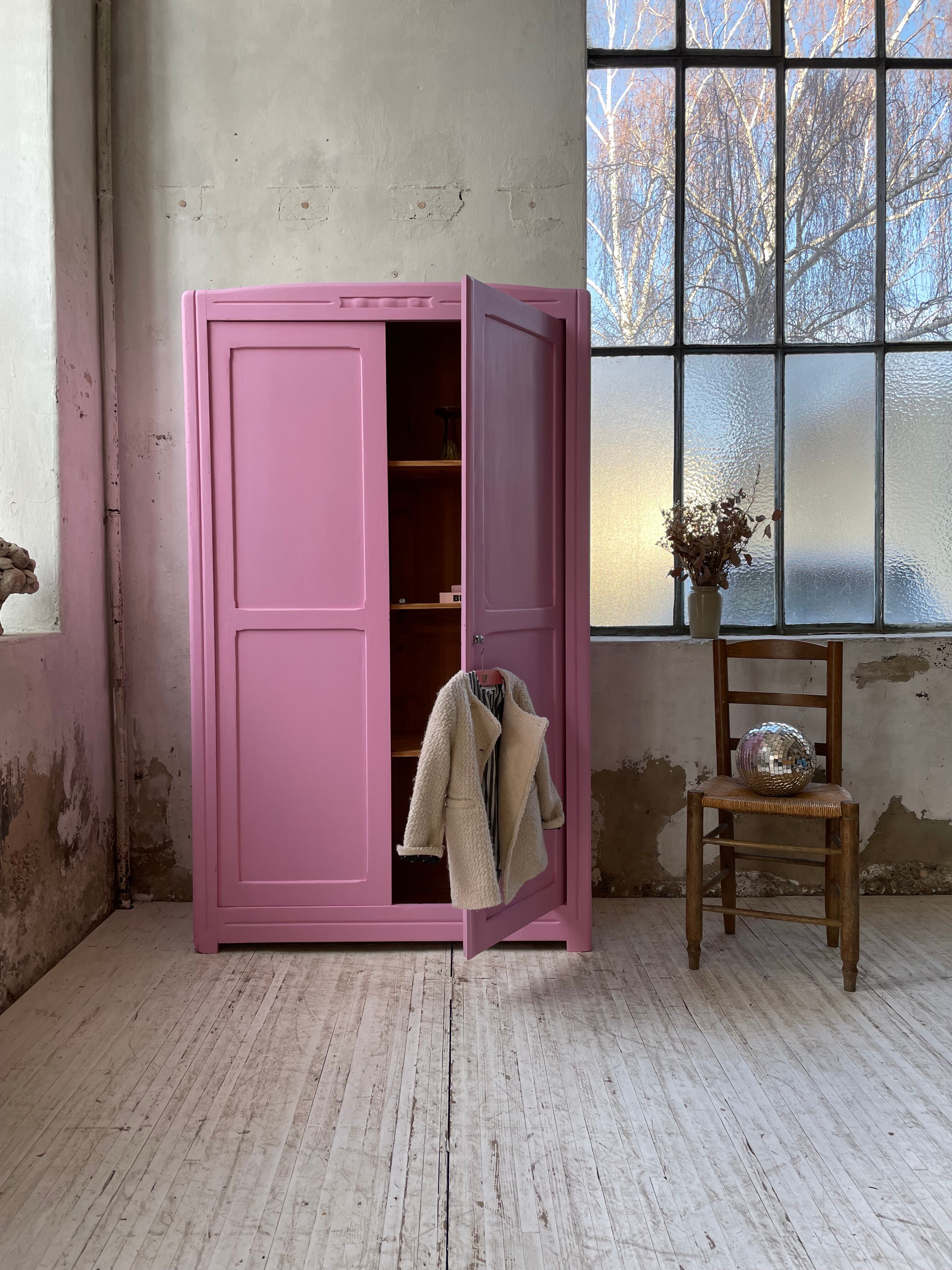Pink knitted cabinet