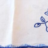Nappe à thé et ses 6 serviettes brodées mains