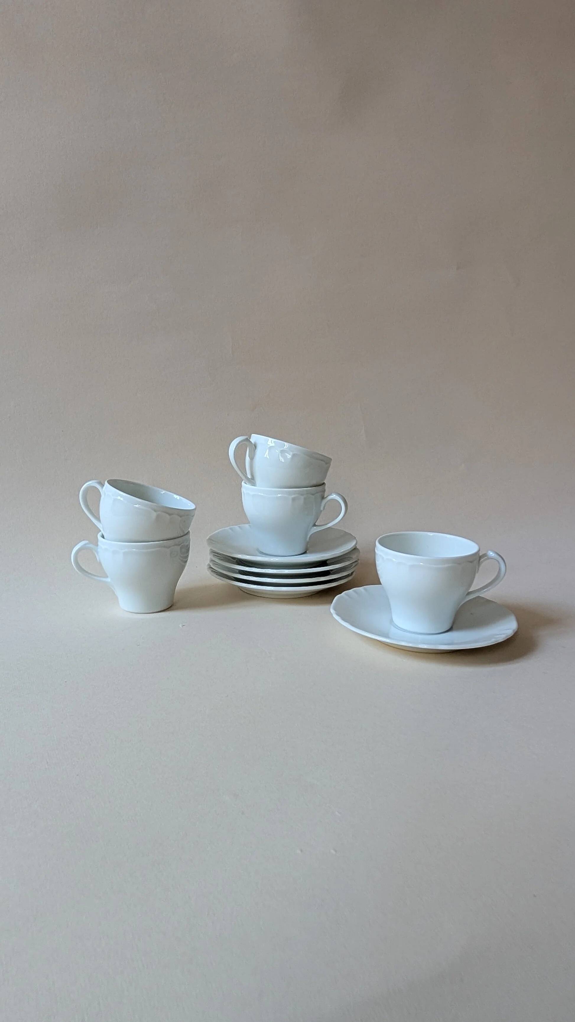 Set of 5 white cups
