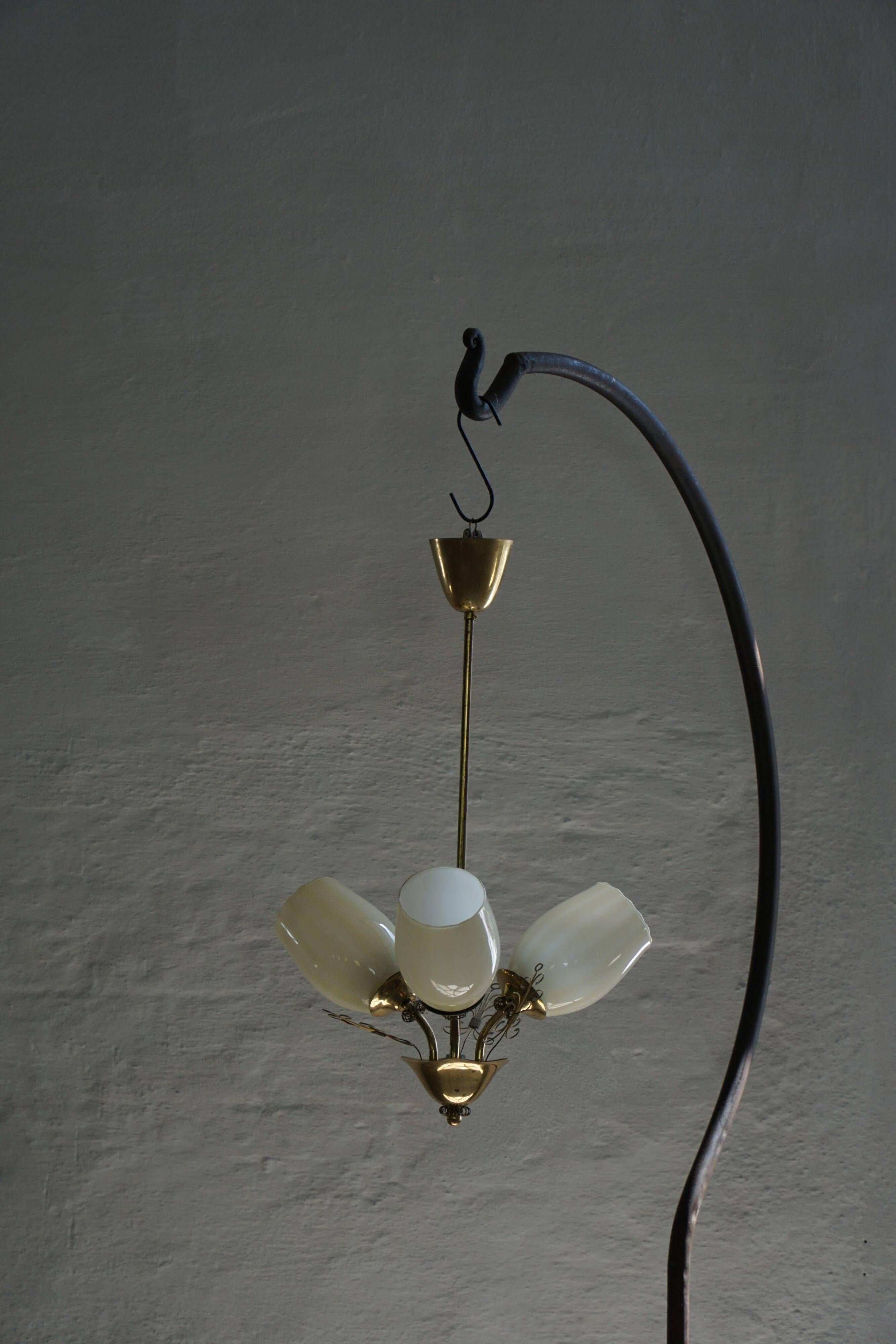 Paavo Tynell for Idman Oy, three-branch chandelier in brass and glass, mid-century, 1940s.