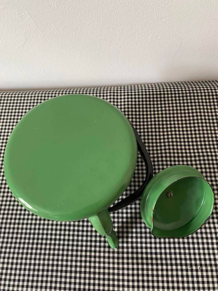 Cafetière émaillée verte et noire