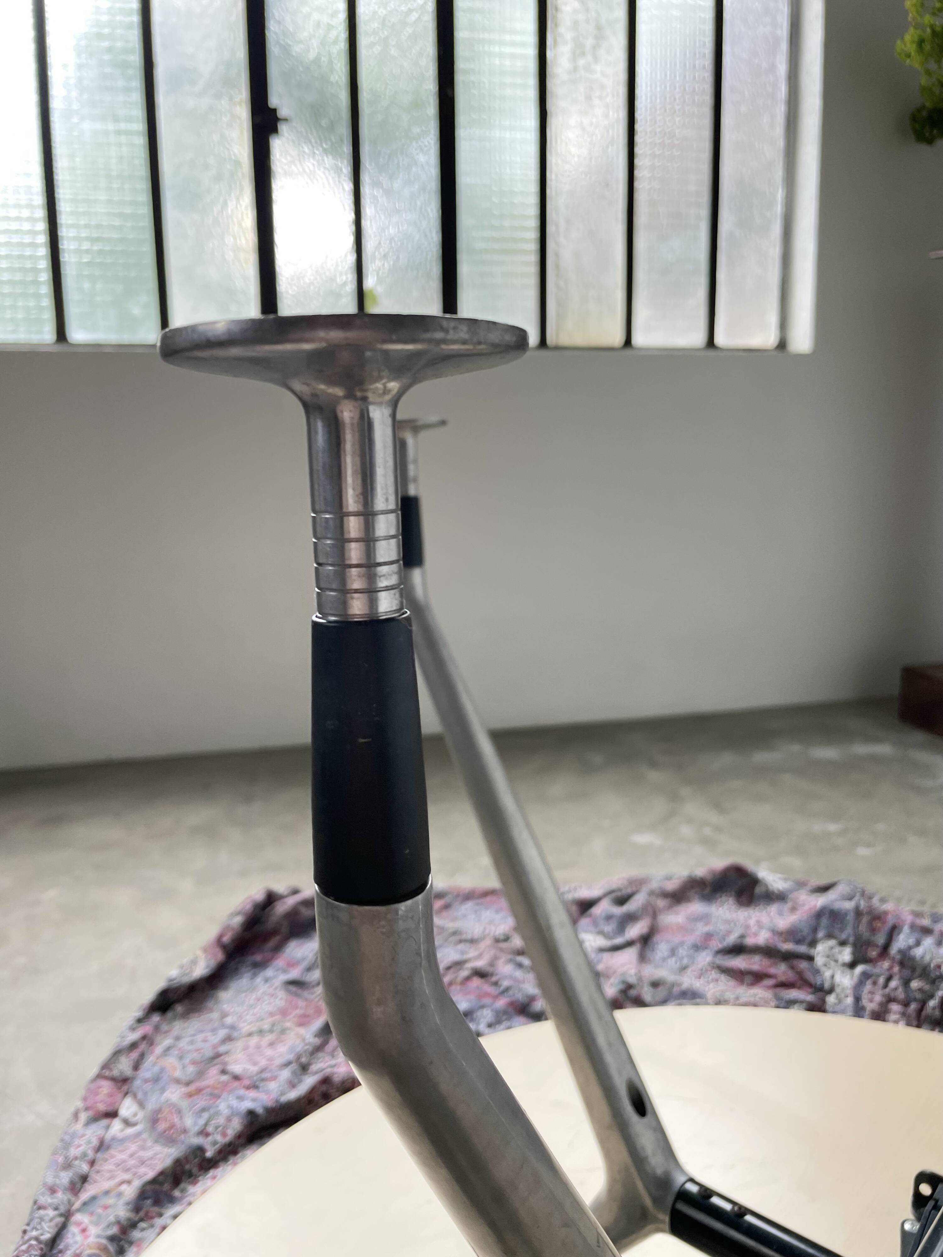 Tecno Nomos Round Table Brushed Metal