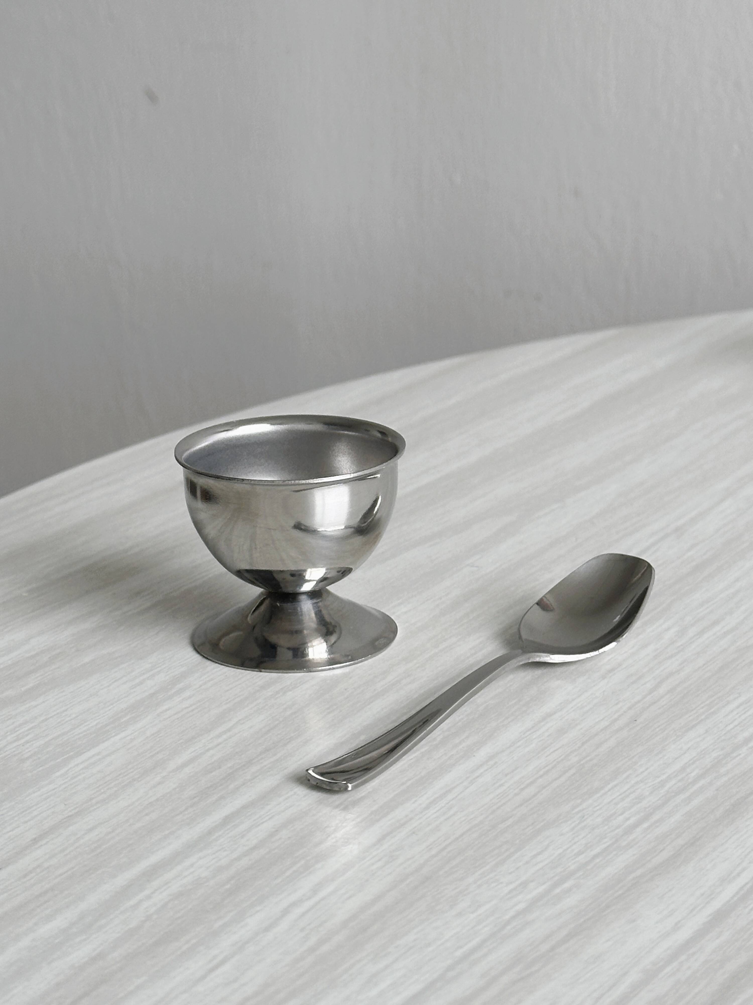 6 silver metal egg cups