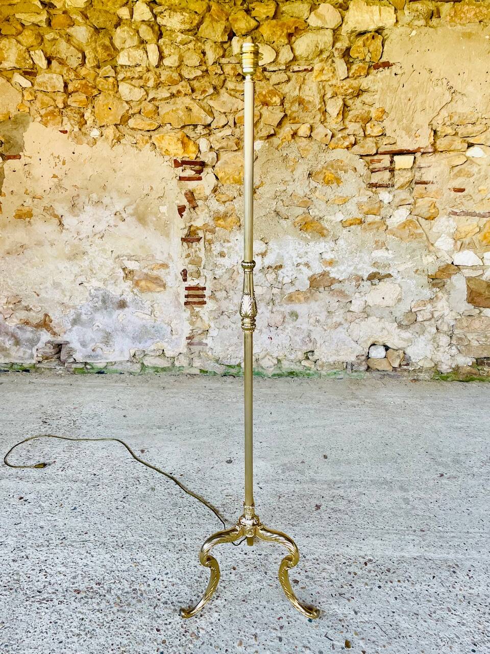 Vintage brass floor lamp, tripod circa 1960s