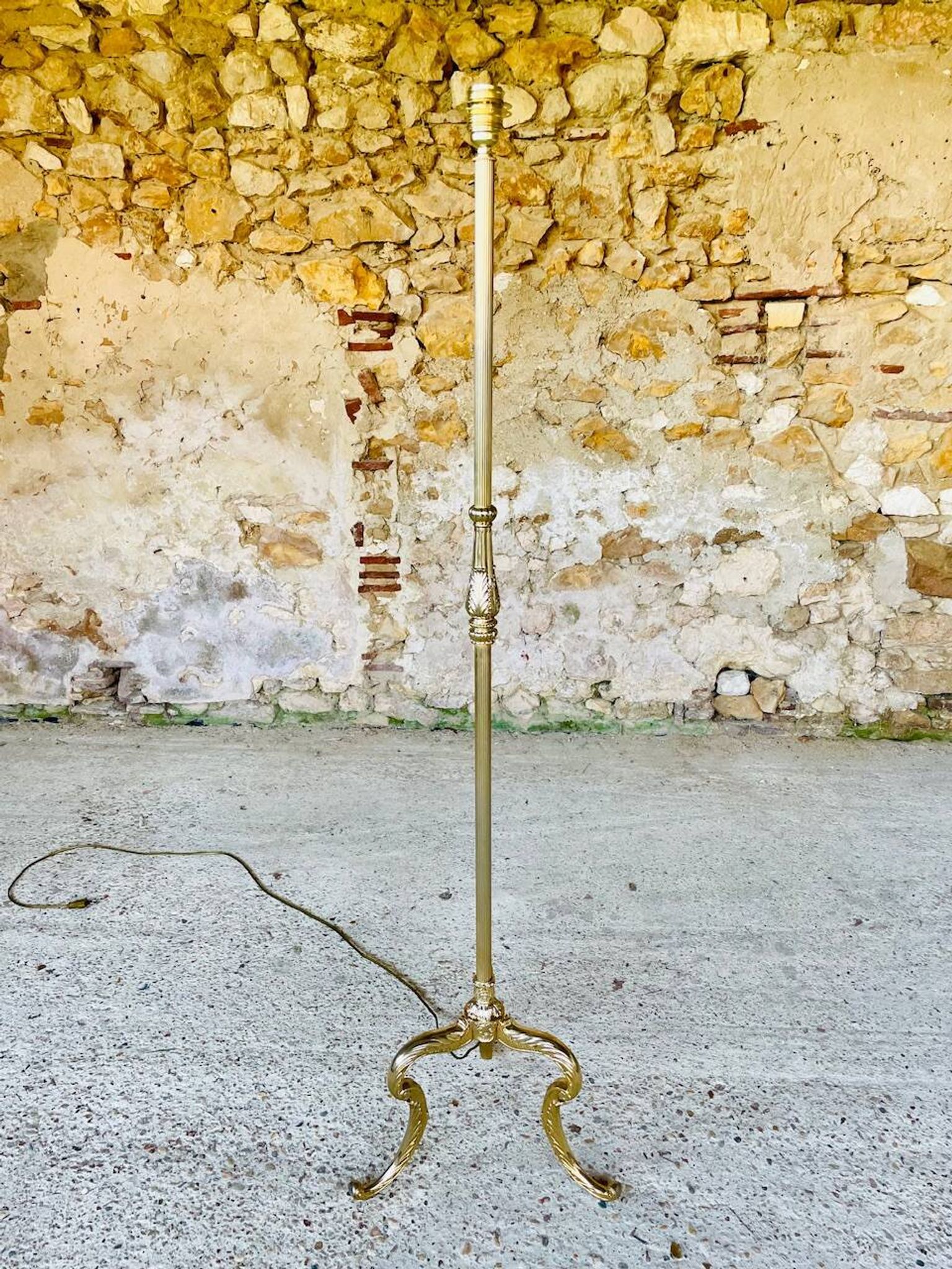 Lampadaire laiton vintage, tripode circa 1960s