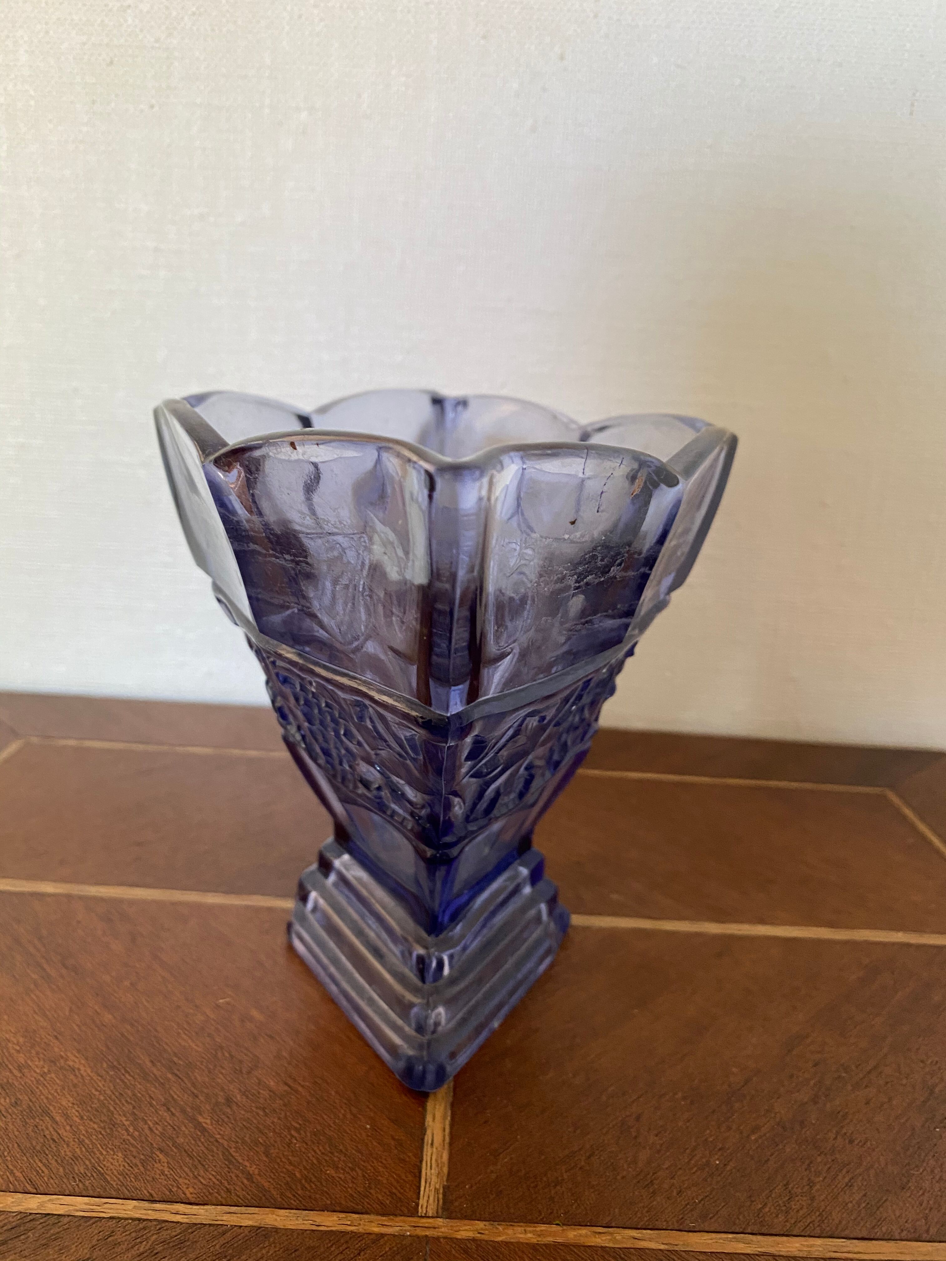 Diamond-shaped vase