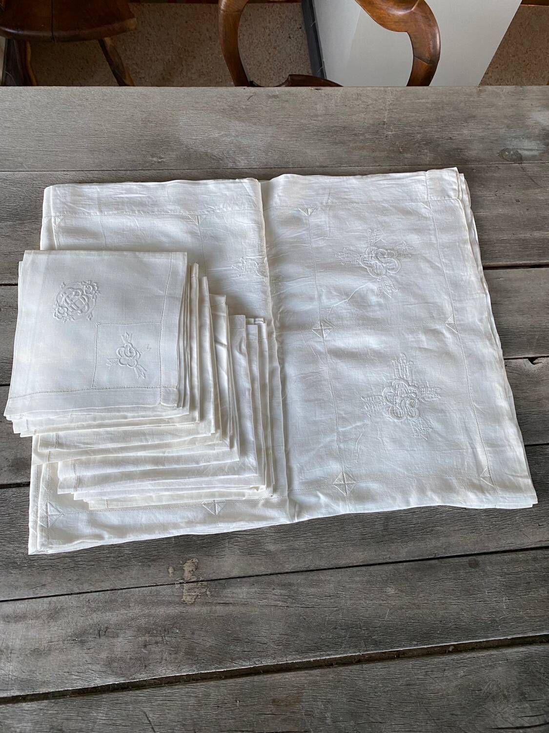 Tablecloth and 12 embroidered and monogrammed napkins