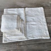 Nappe et 12 serviettes brodées et monogrammées