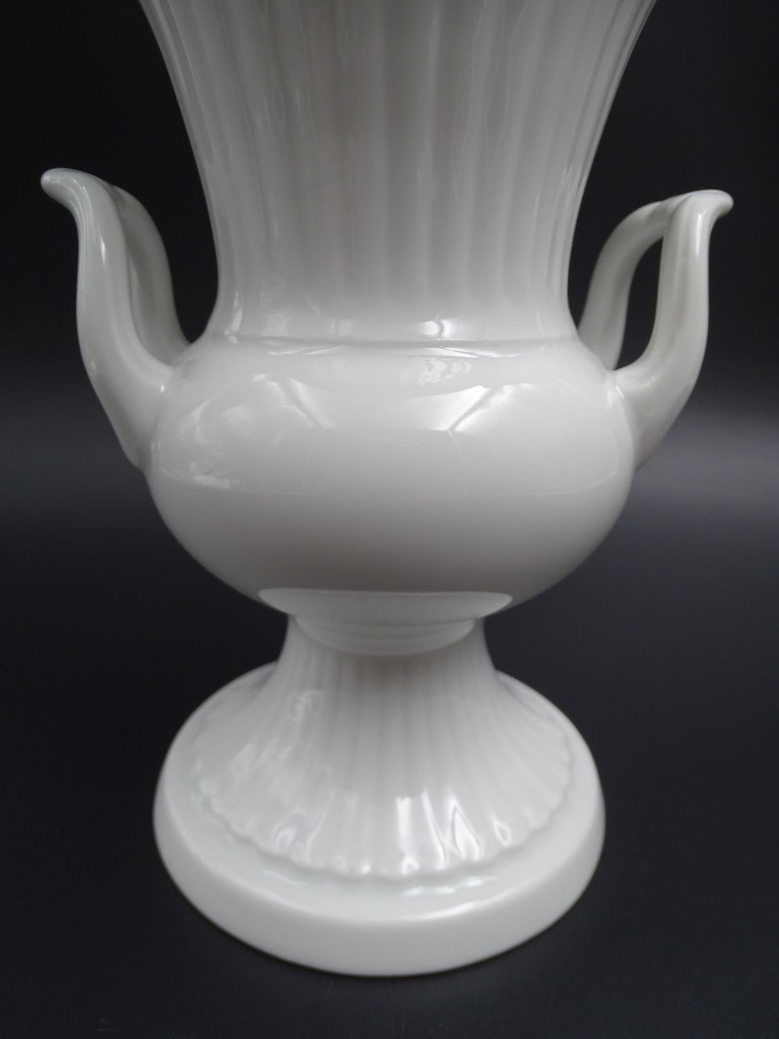 Vase Médicis, en porcelaine blanche, fabrique allemande