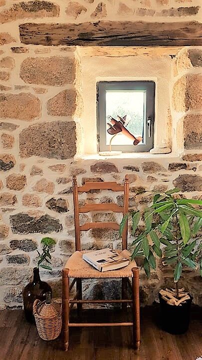 Wood and straw chair