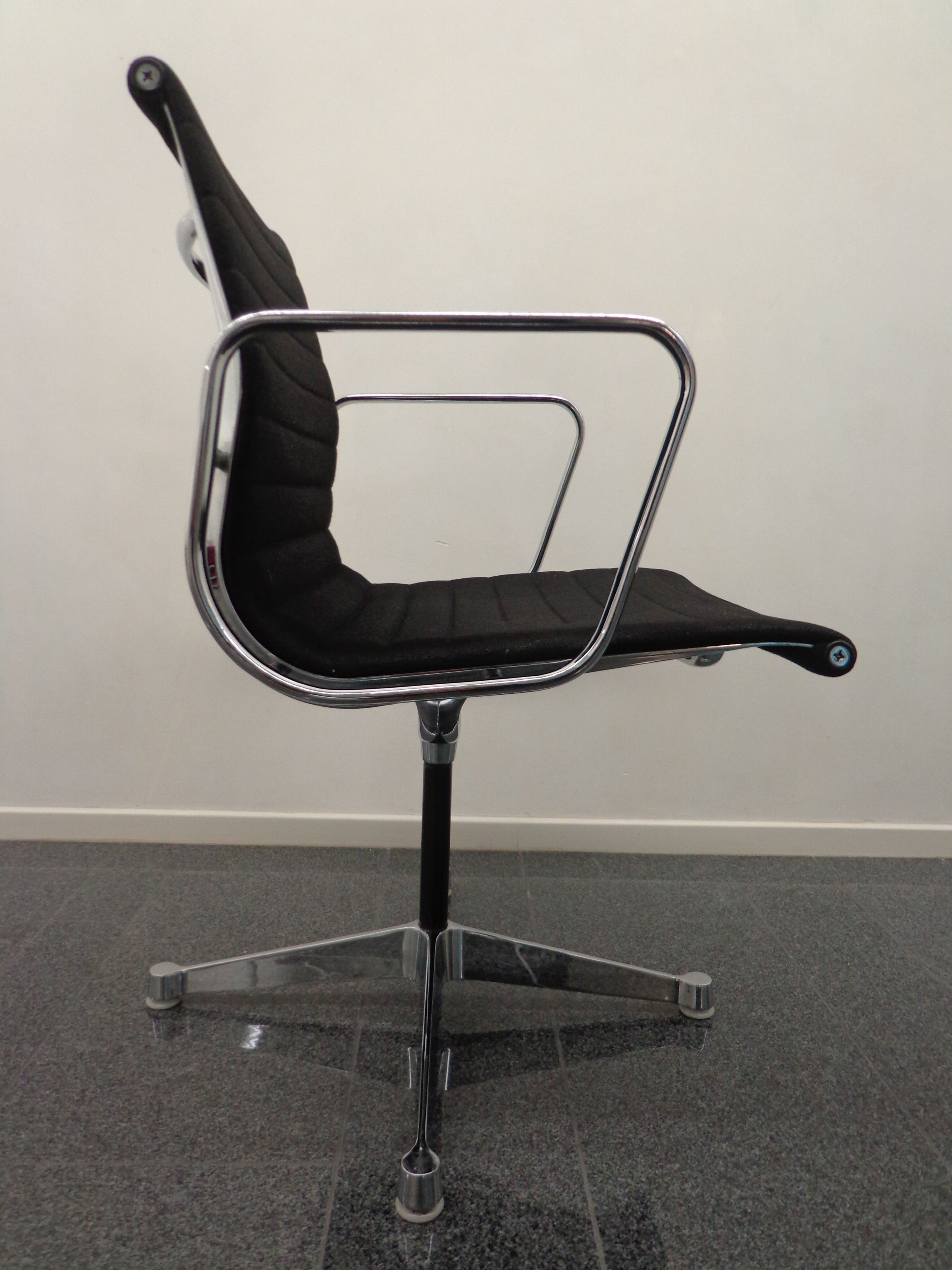 Aluminum EA108 desk chair by Charles & Ray Eames edition Herman Miller, 1960