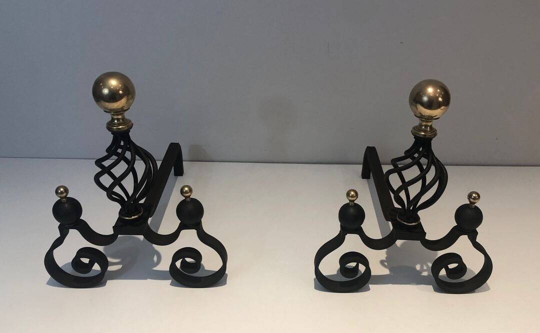 Paire de Chenets en Fer Forgé à Boules de Laiton Poli et Corps en Cage Ajou