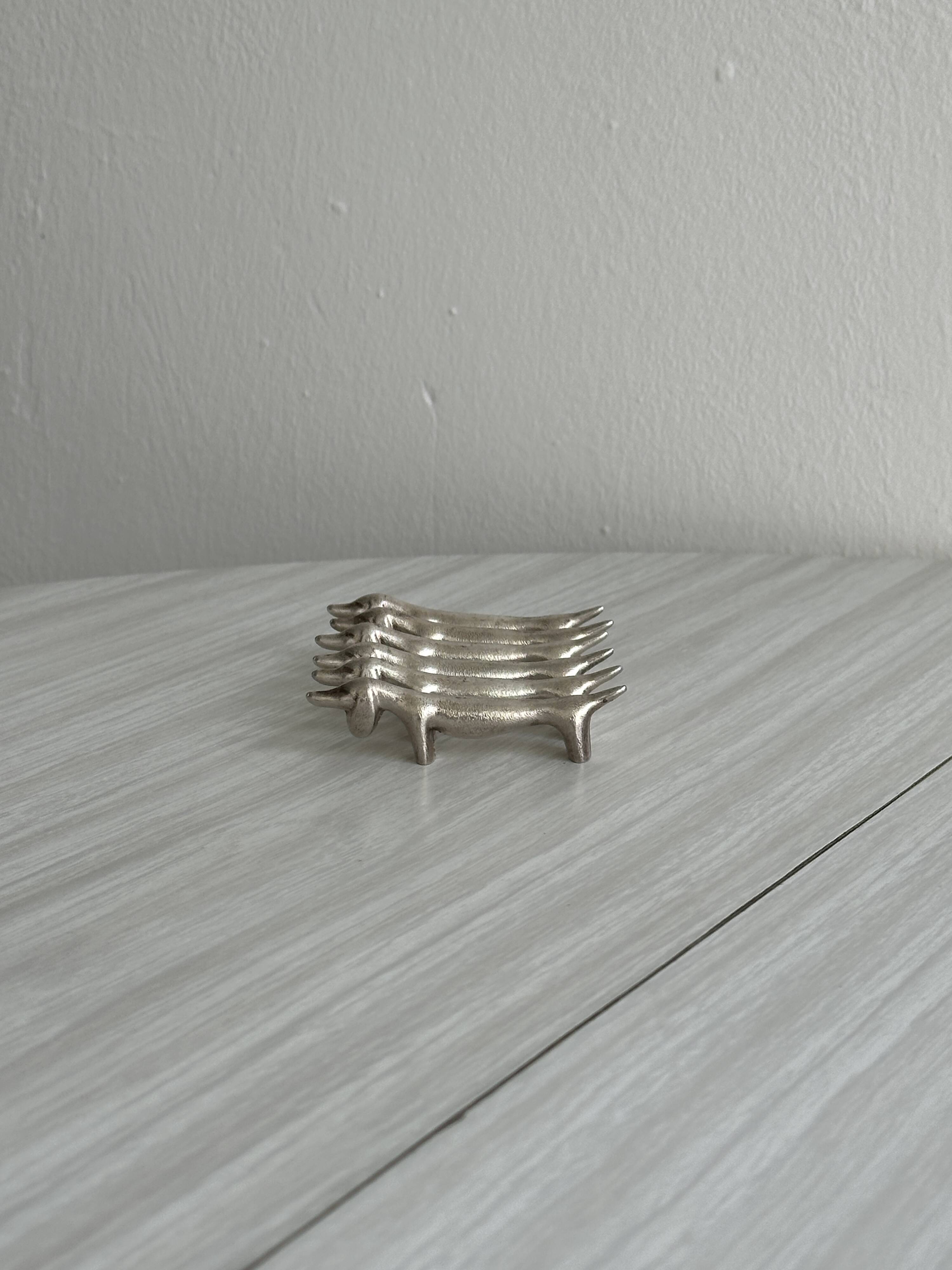 6 metal dachshund knife holders