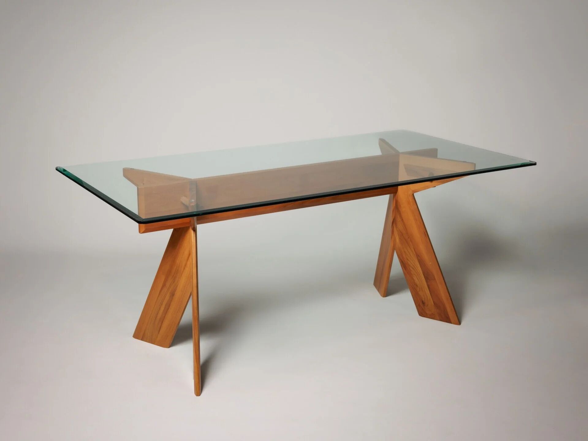 Dining table in walnut, Italy 80s