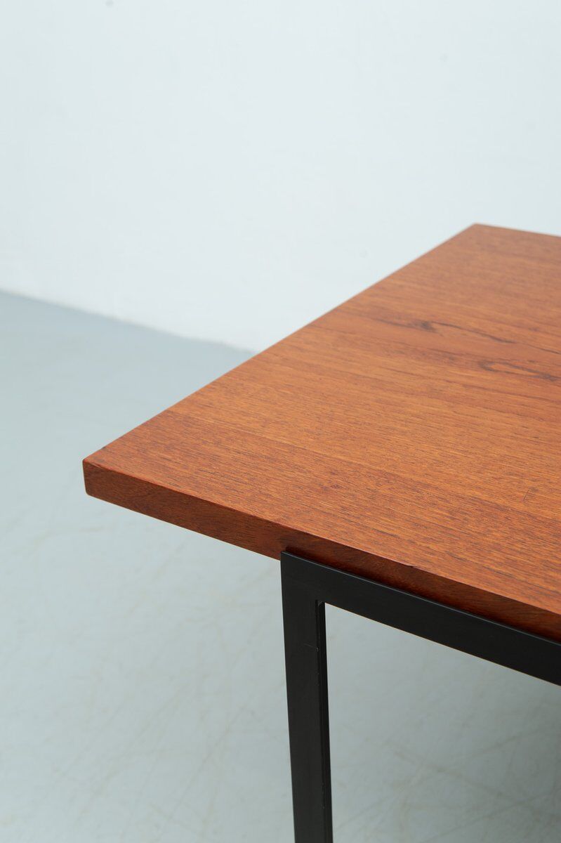 Table basse T-Angel en teck par Florence Knoll pour Knoll Inc. / Knoll International, années 1950.