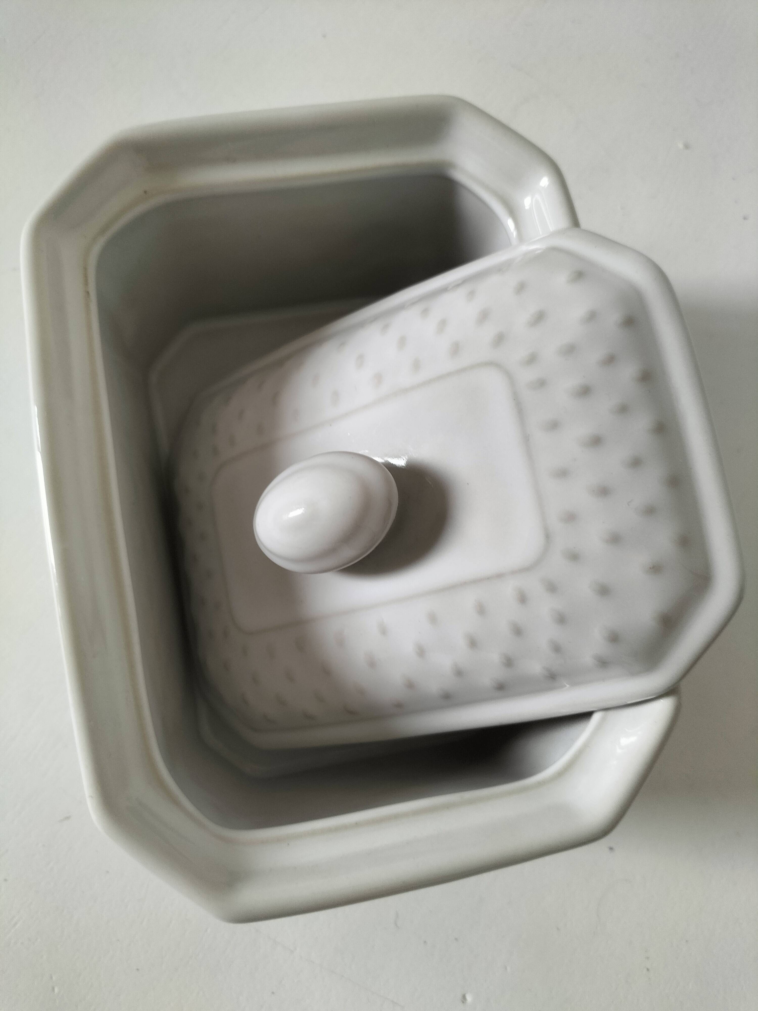 Small white porcelain terrine Geneviève Lethu – graphic relief