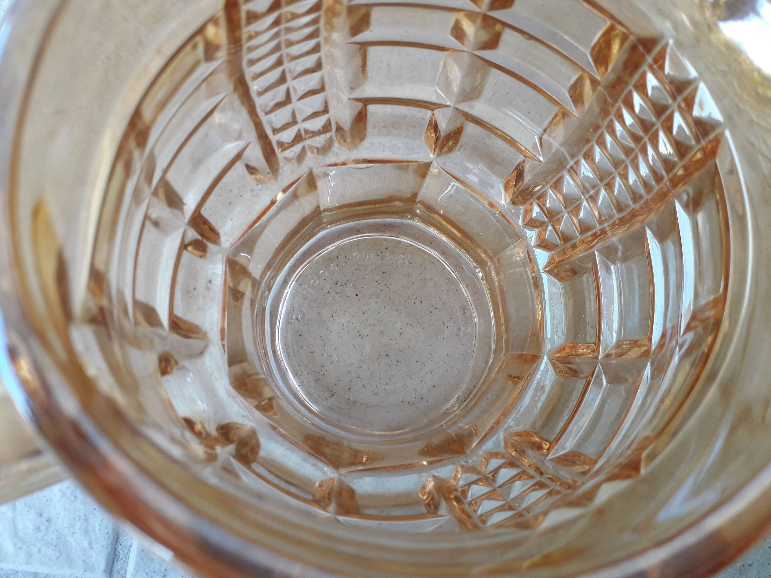 Pichet en verre irisé