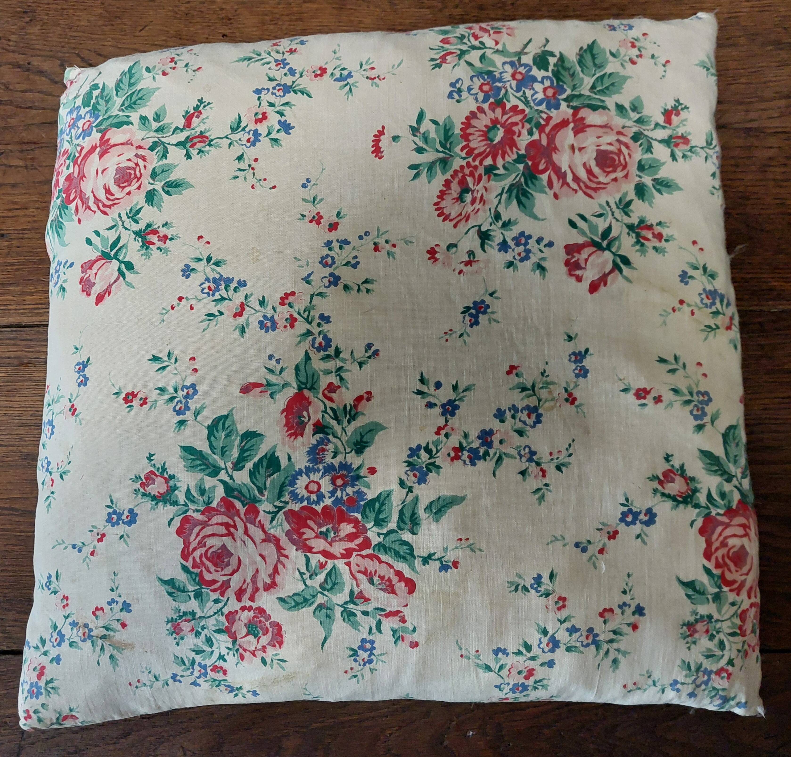 Coussin vintage tissu à fleurs 40 X 45 cm
