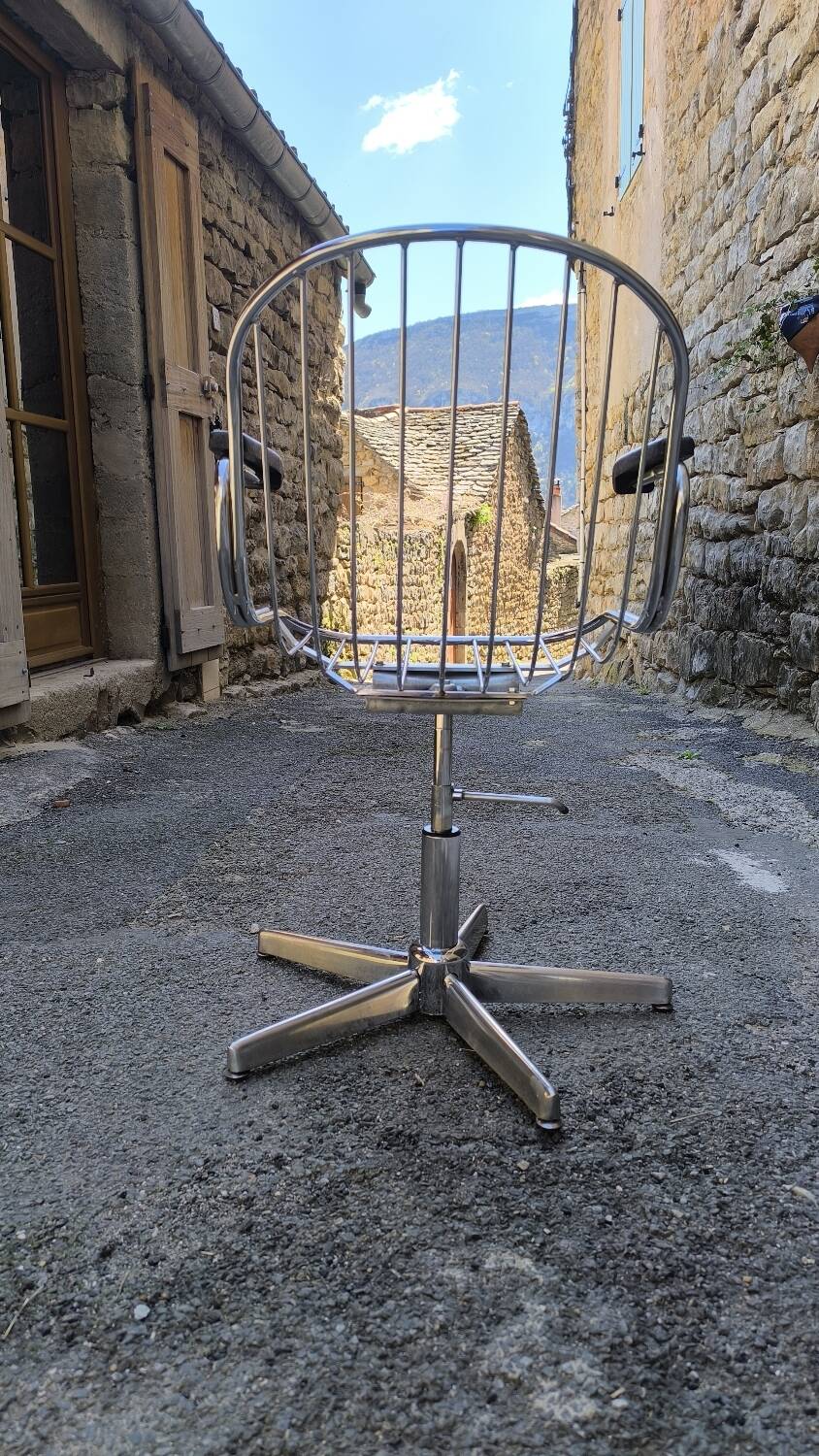 Fauteuil en métal chromé